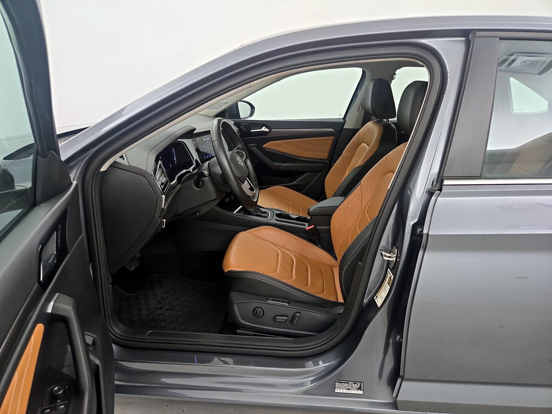 Thumbnail: 2023 Volkswagen Jetta - 11