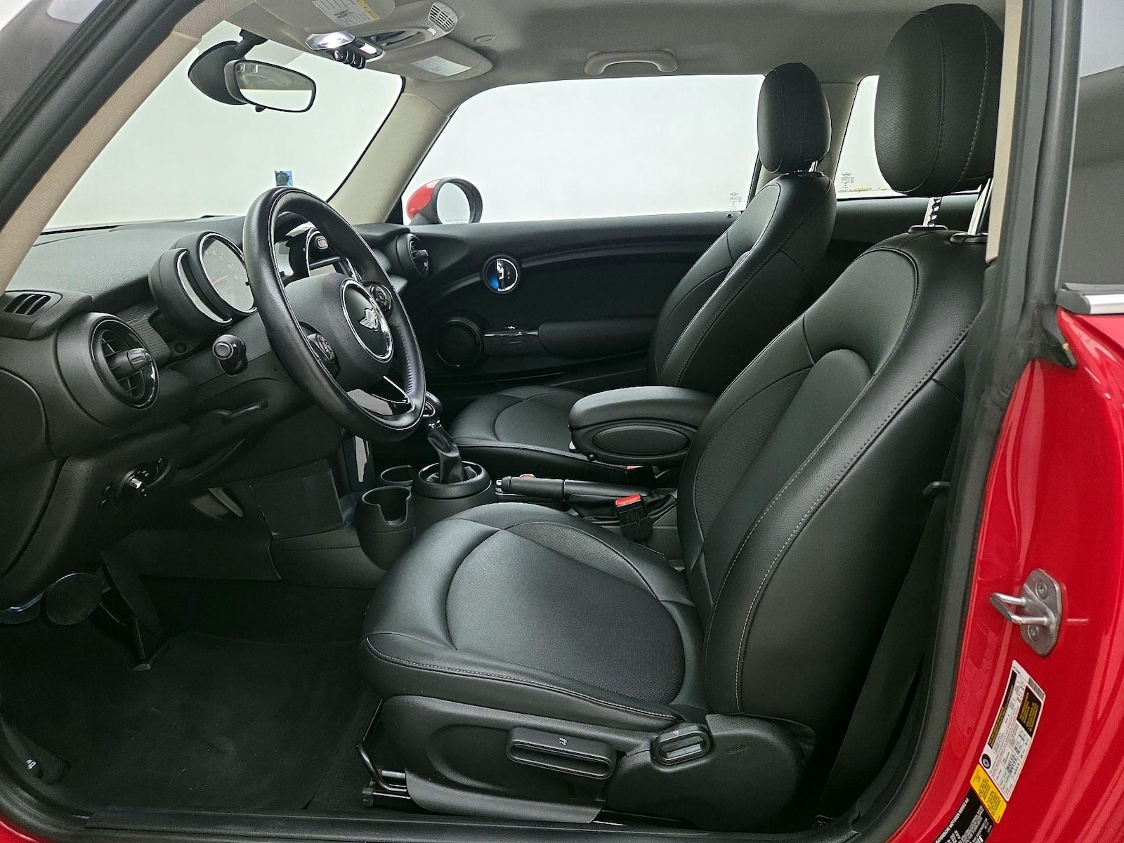 Side Airbags & Leatherette Seats