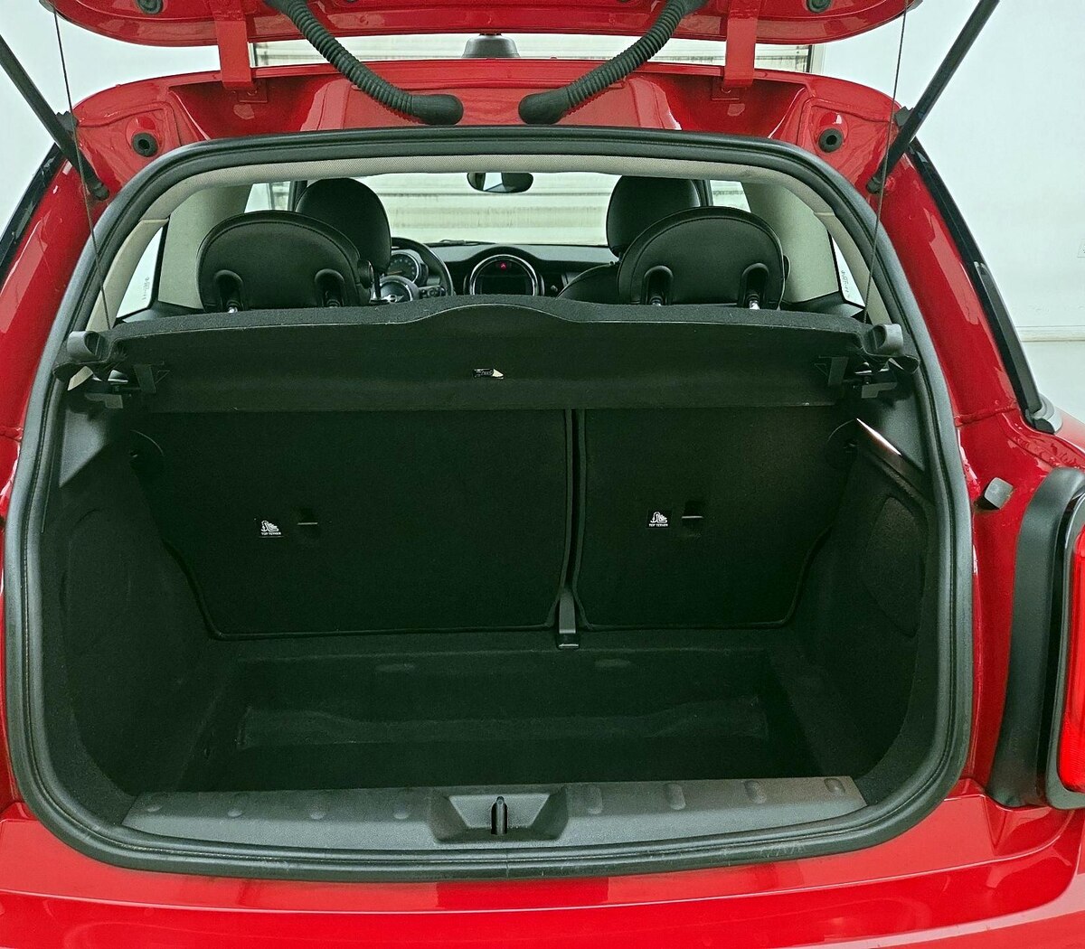 Trunk/Cargo (Seats Up)