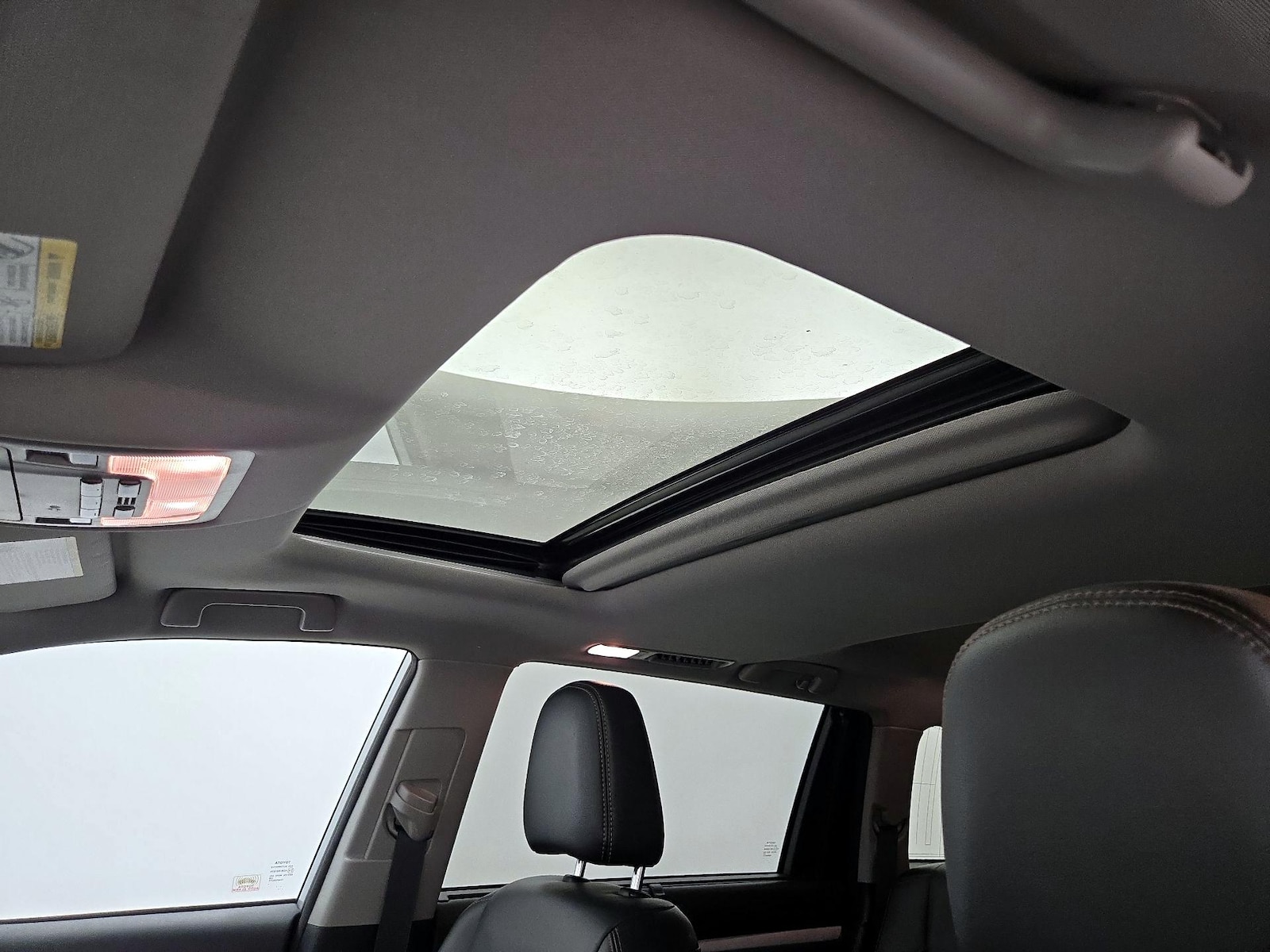Sunroof(s) & Overhead Airbags
