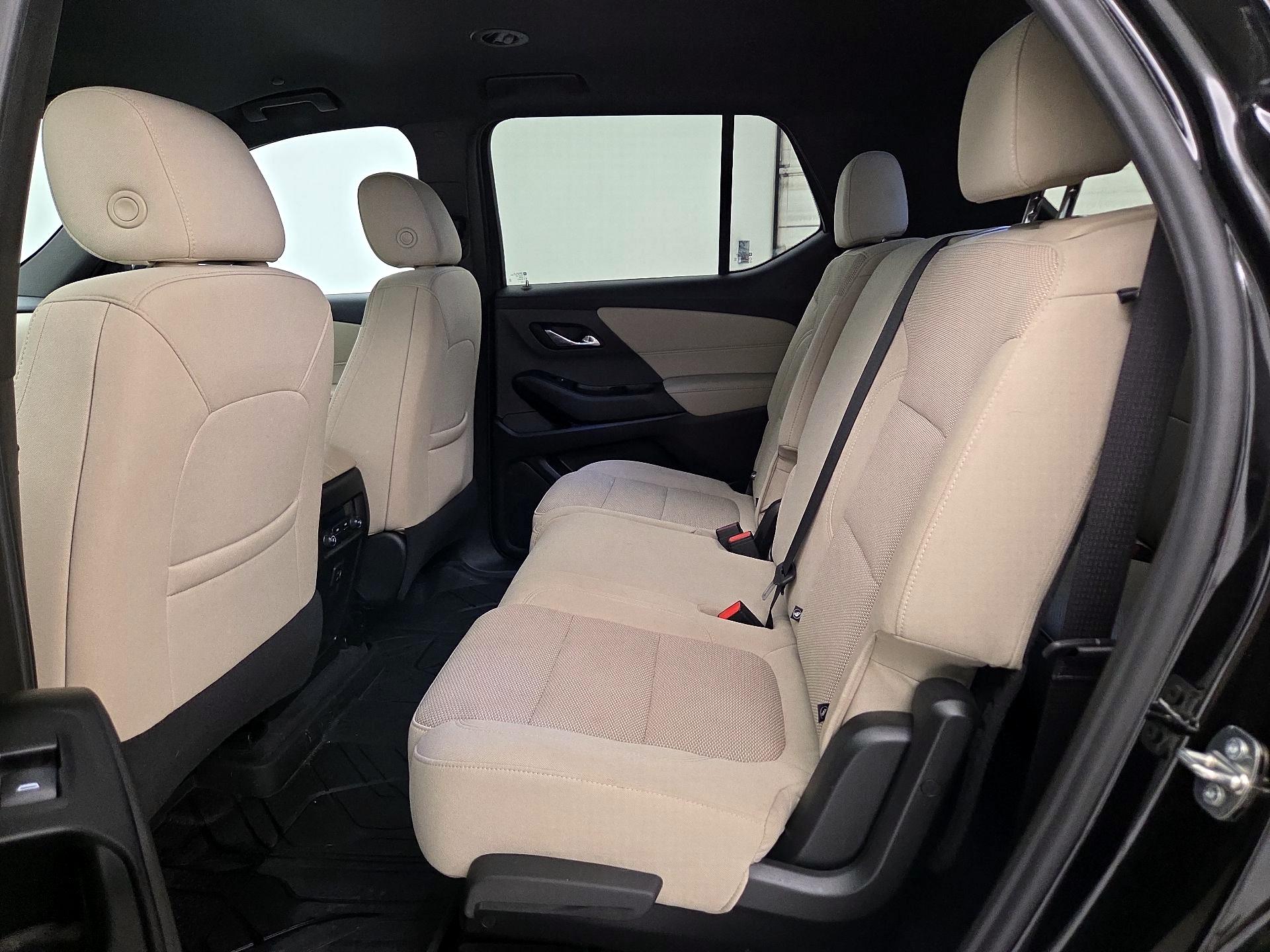 Thumbnail: 2023 Chevrolet Traverse - 17