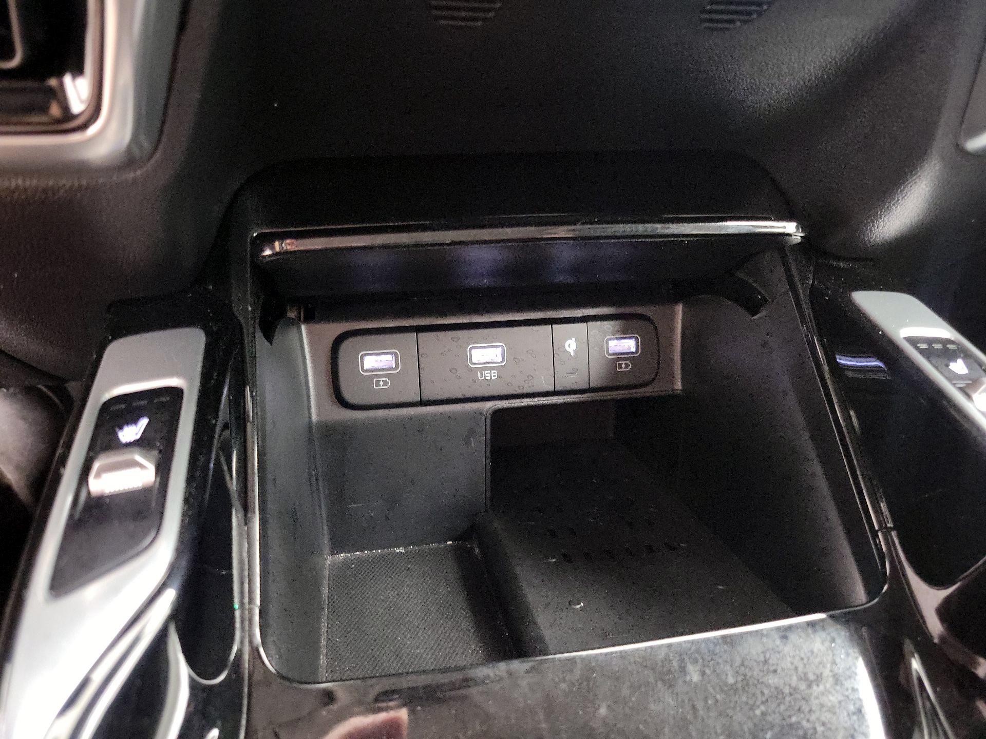 Thumbnail: 2023 Kia Sorento - 19