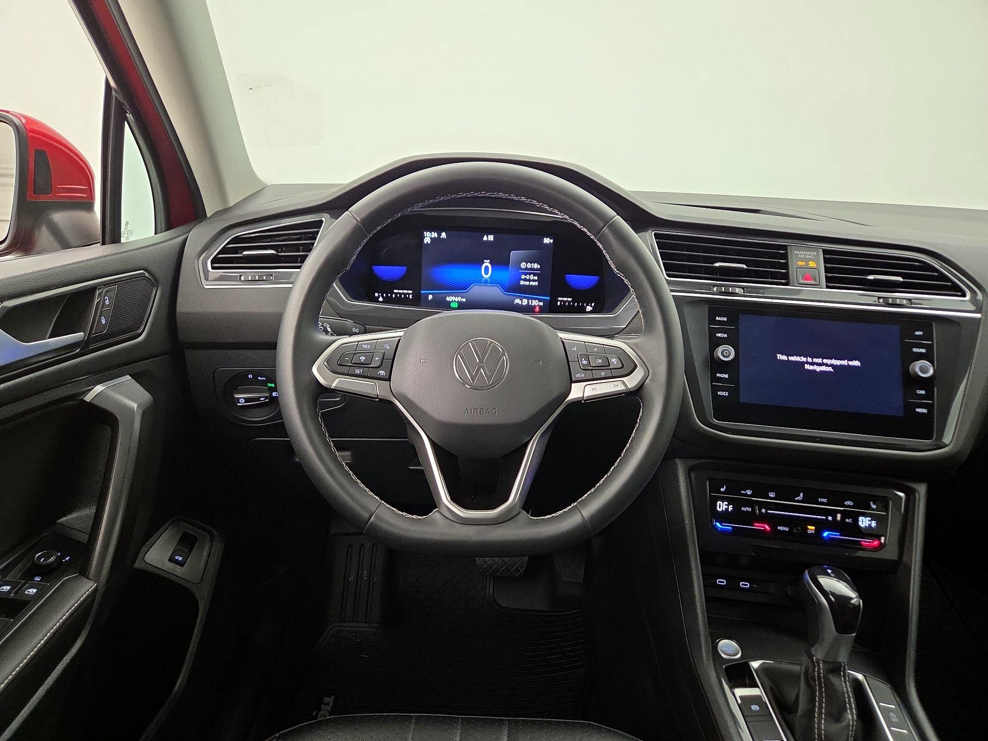 Thumbnail: 2022 Volkswagen Tiguan - 10