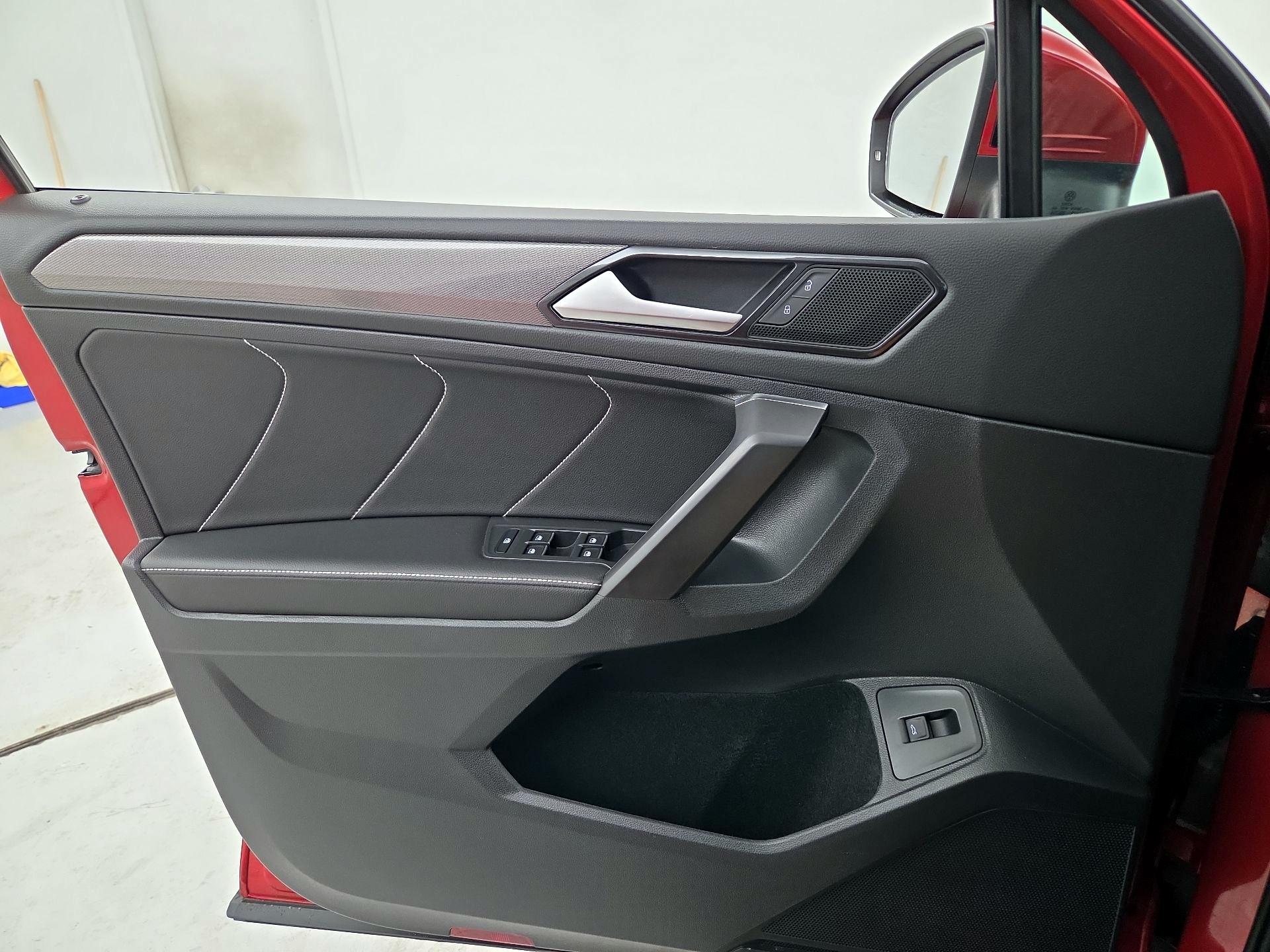 Thumbnail: 2022 Volkswagen Tiguan - 12