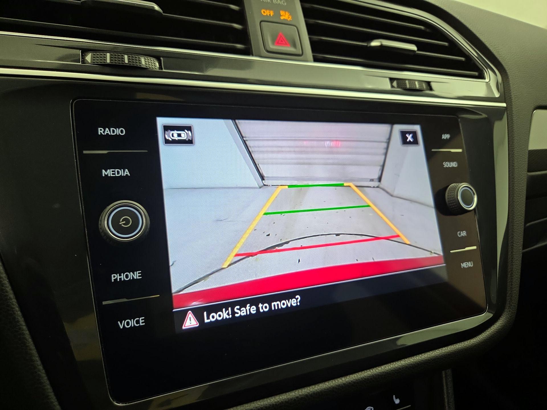 Thumbnail: 2022 Volkswagen Tiguan - 15