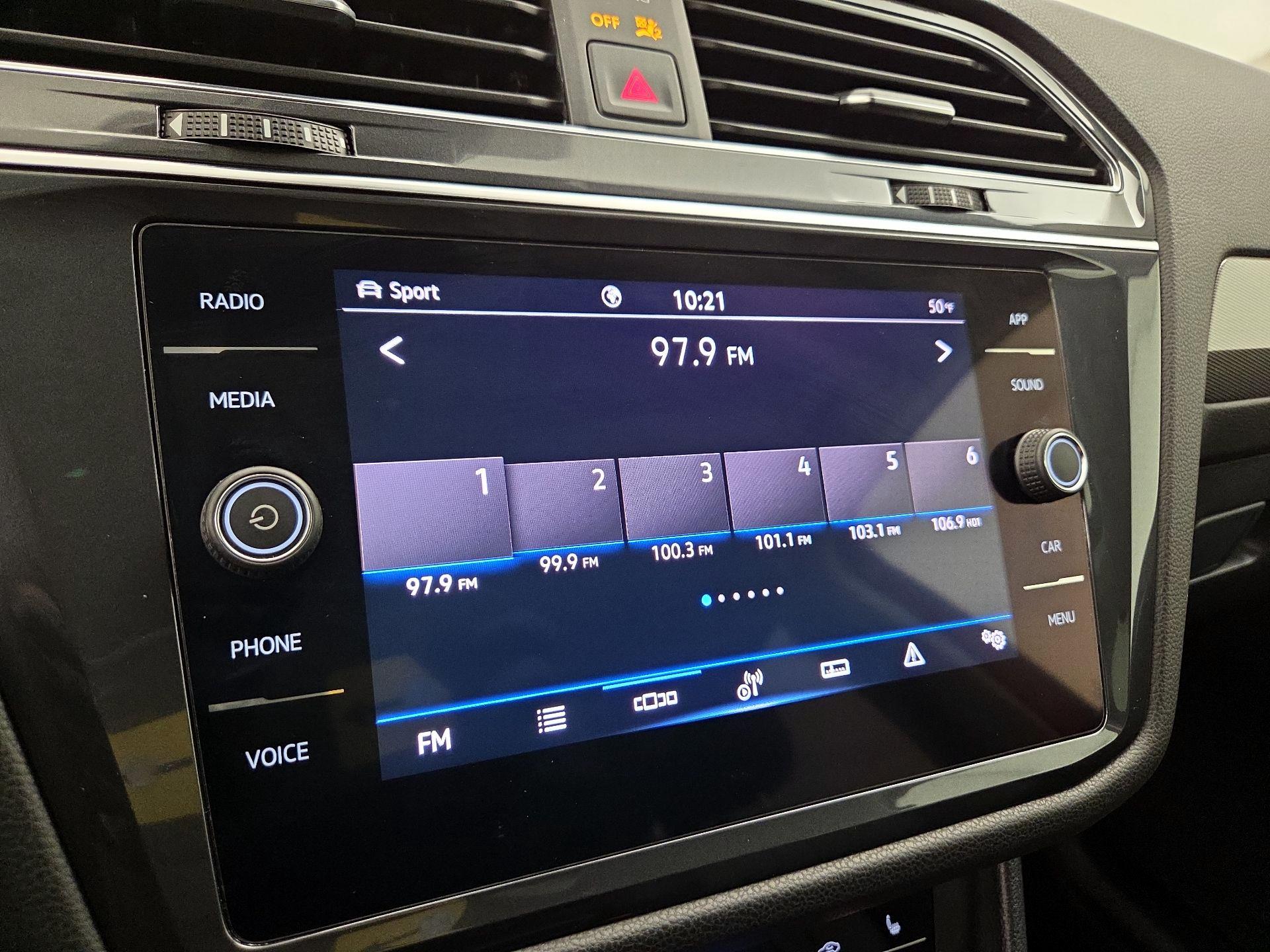 Thumbnail: 2022 Volkswagen Tiguan - 16