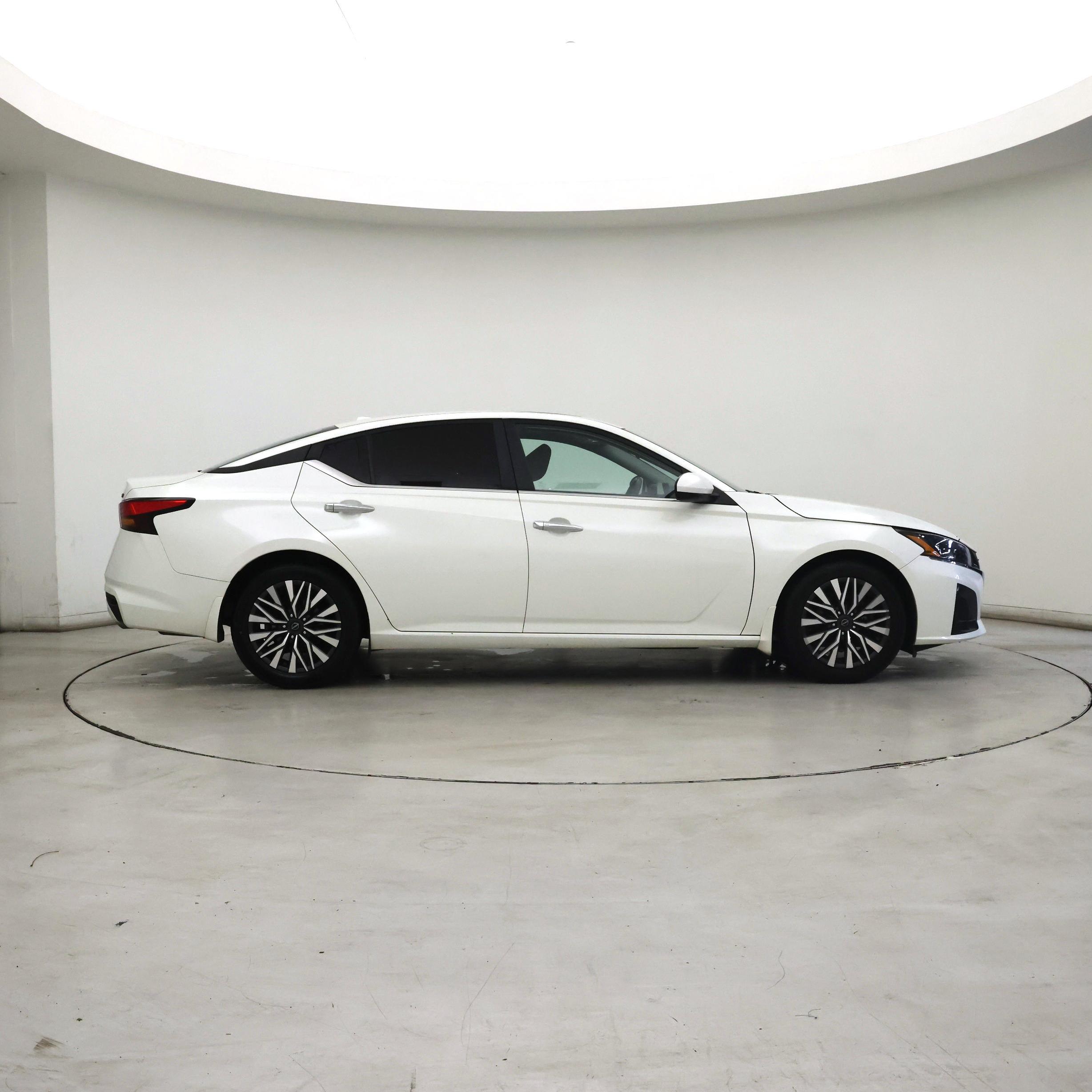 Thumbnail: 2023 Nissan Altima - 7