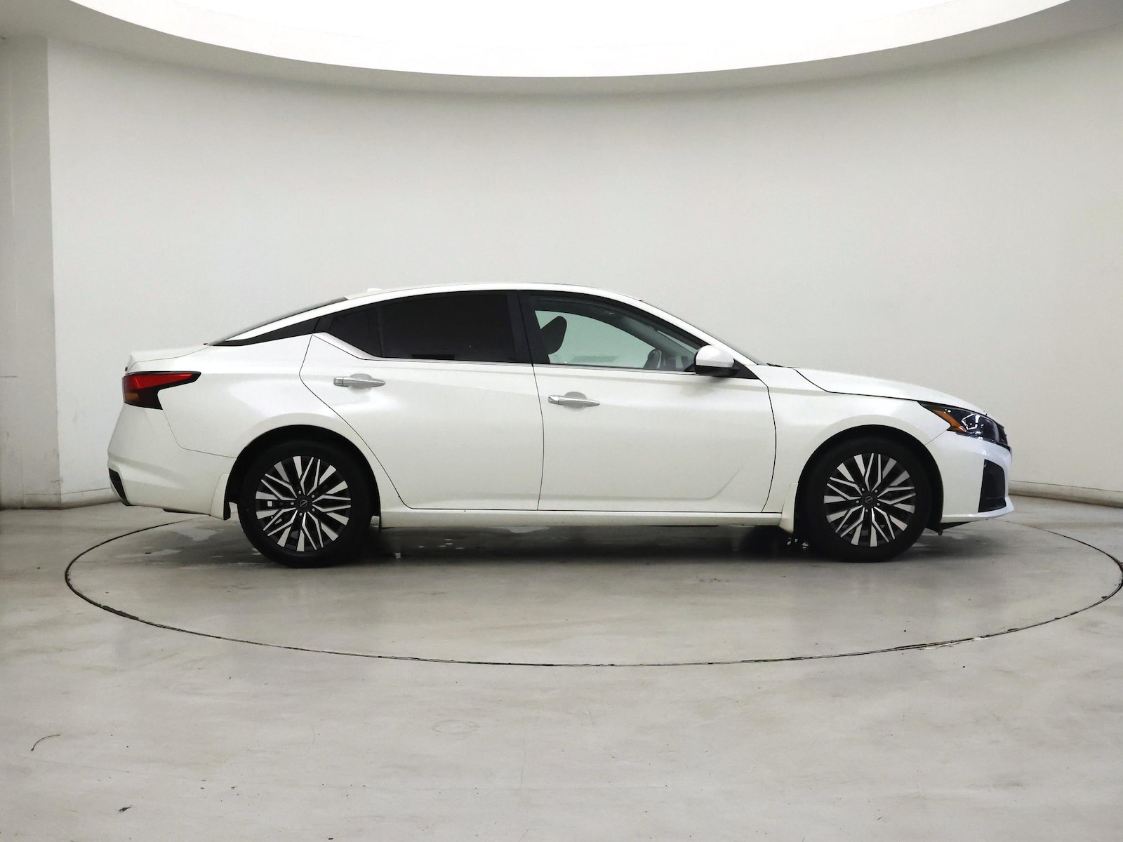 2023 Nissan Altima SV - Photo 8