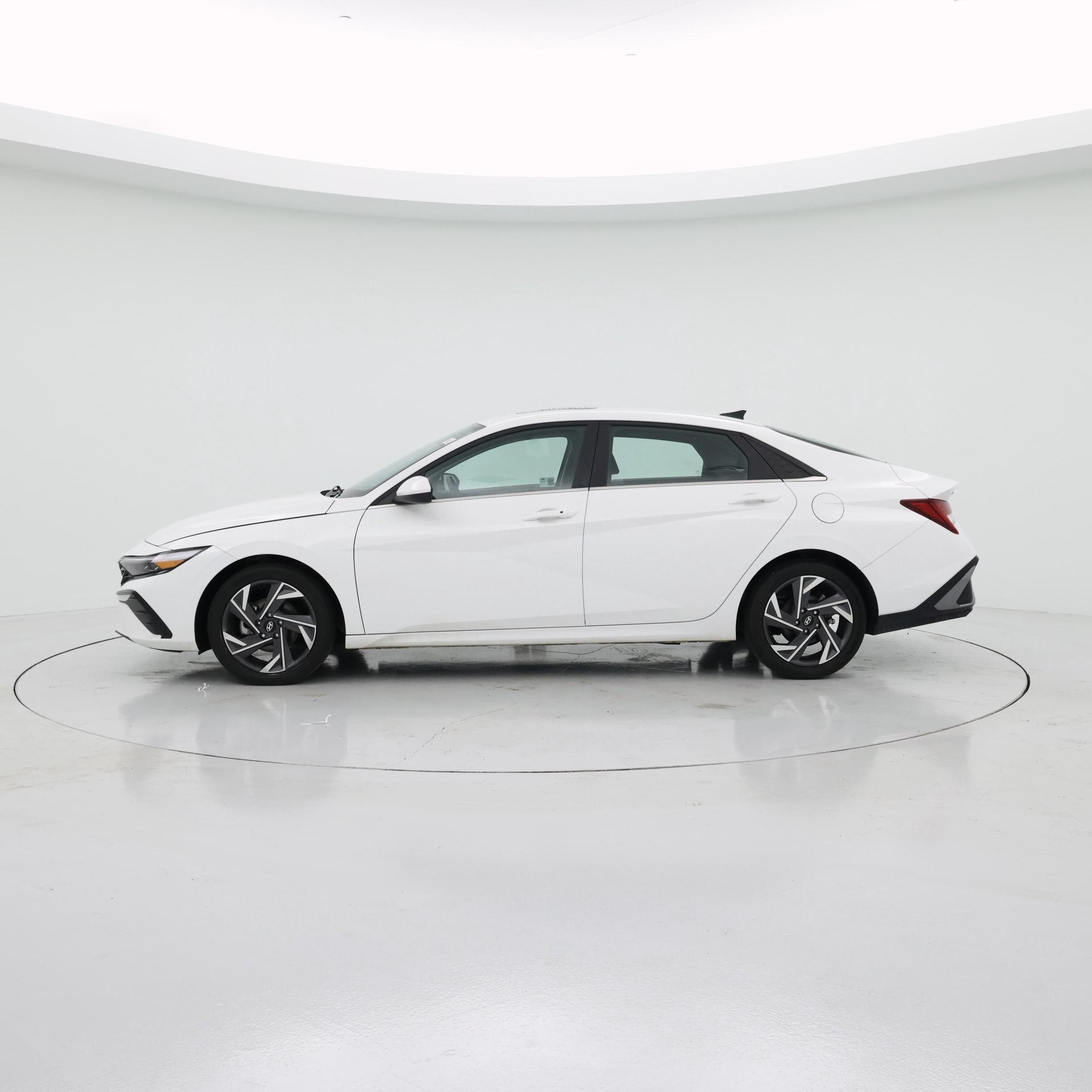 Thumbnail: 2024 Hyundai Elantra - 3