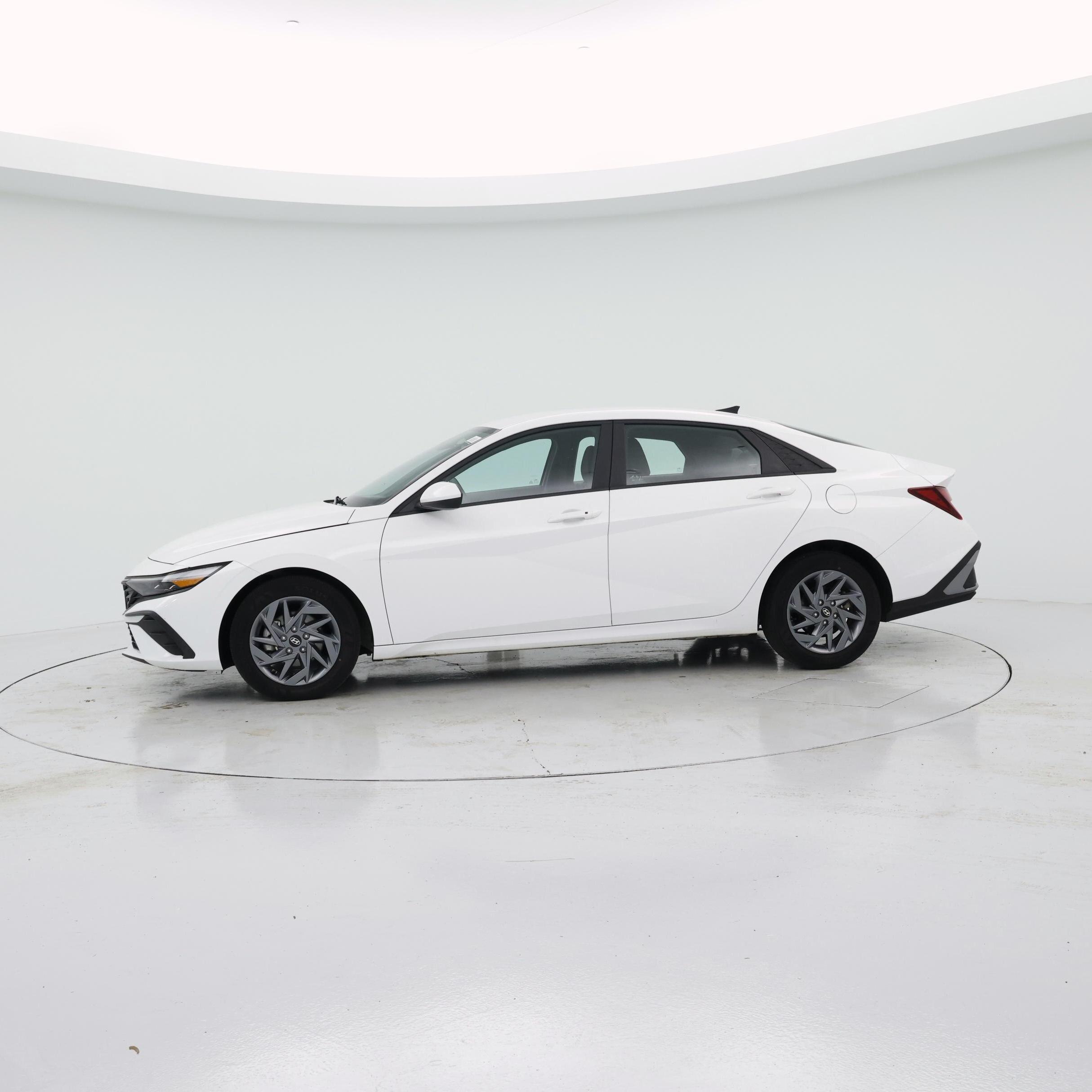 Thumbnail: 2024 Hyundai Elantra - 3