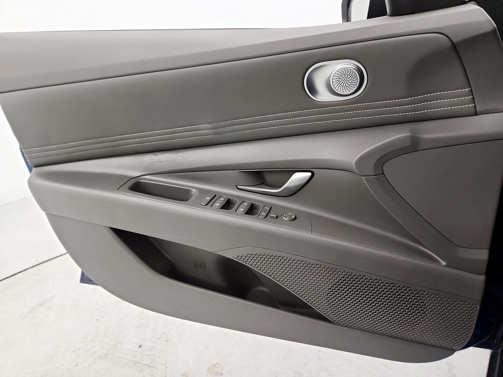 Thumbnail: 2022 Hyundai Elantra - 12