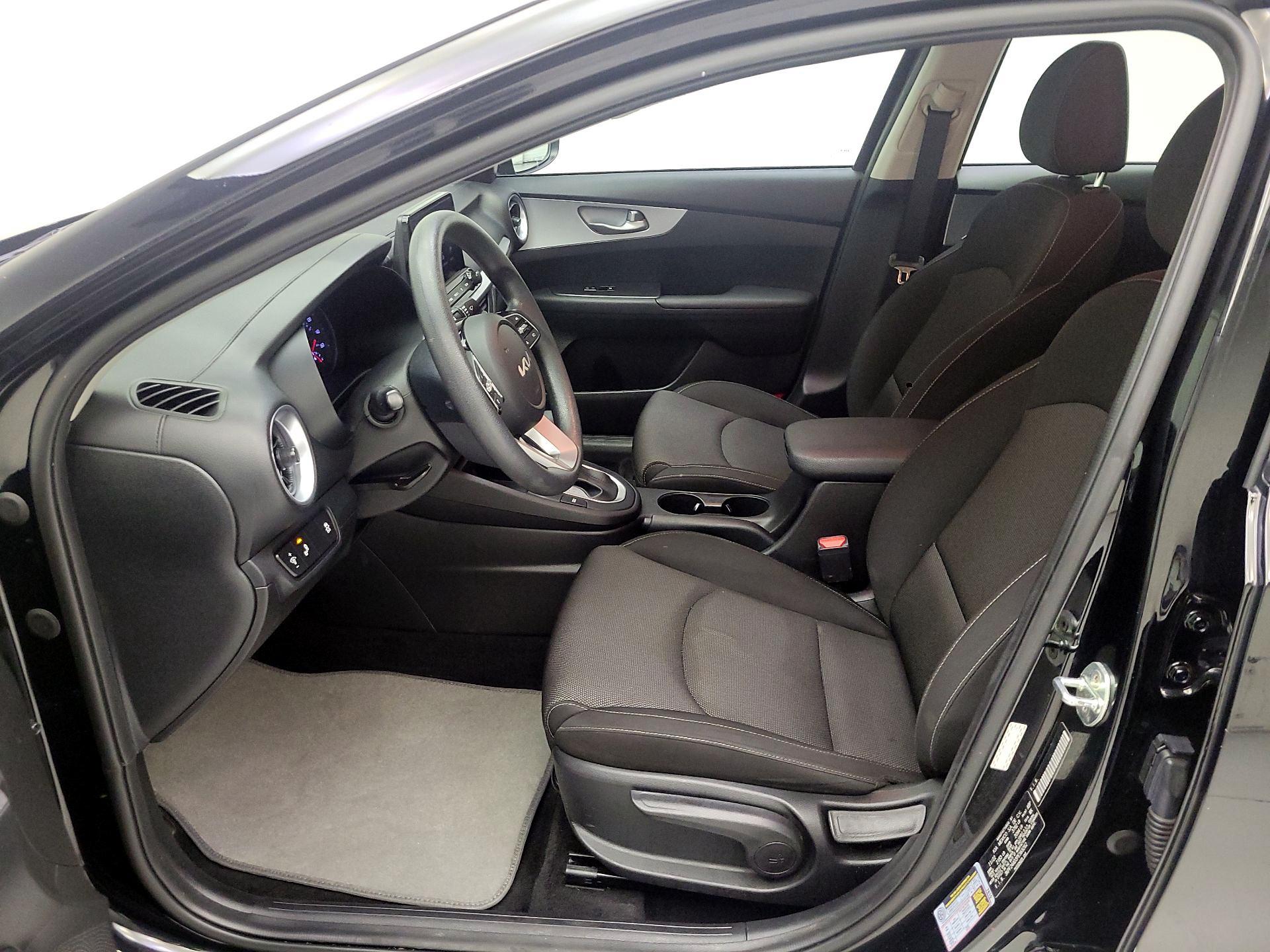 Thumbnail: 2023 Kia Forte - 9