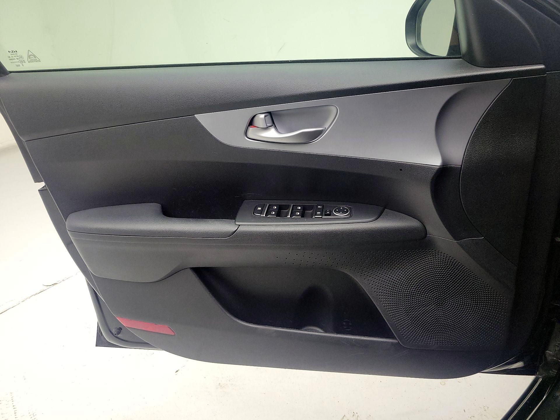 Thumbnail: 2023 Kia Forte - 10