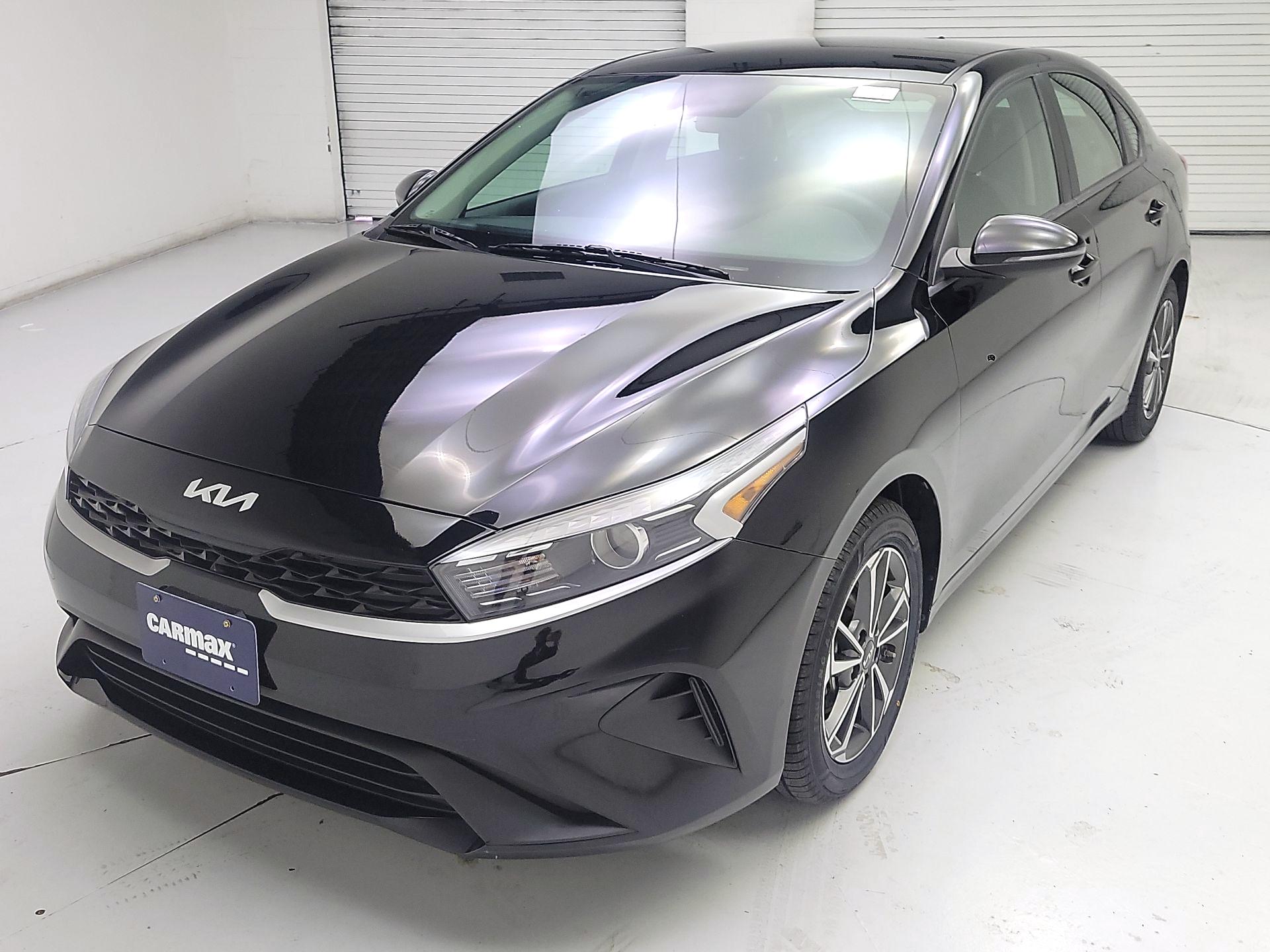 Thumbnail: 2023 Kia Forte - 3