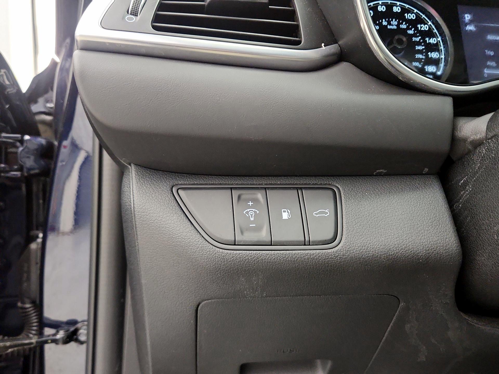 Thumbnail: 2023 Genesis G70 - 13