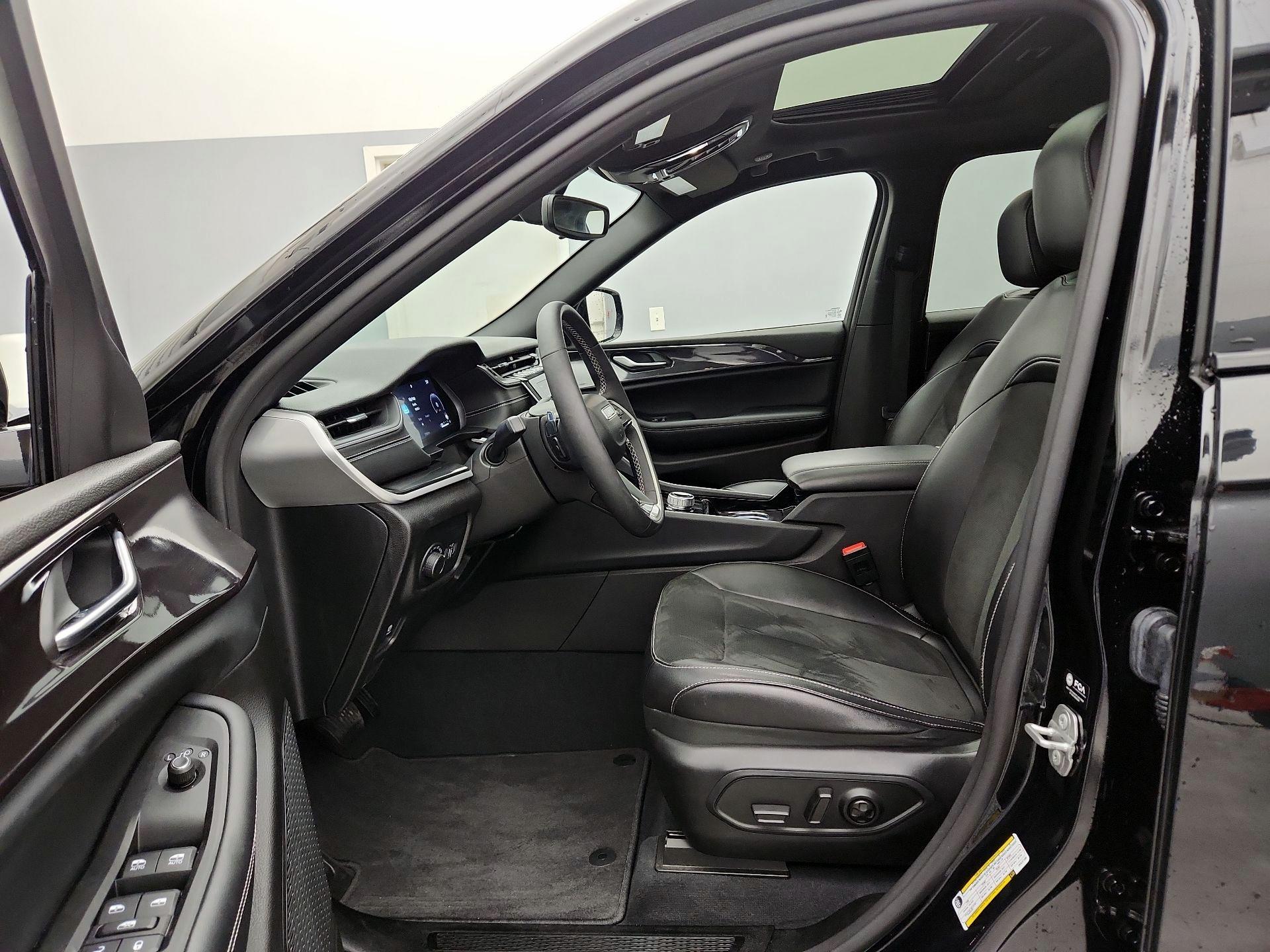 Thumbnail: 2023 Jeep Grand Cherokee - 11