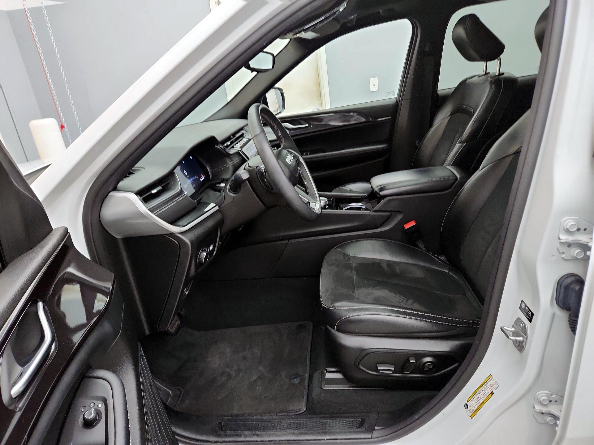 Thumbnail: 2023 Jeep Grand Cherokee - 11