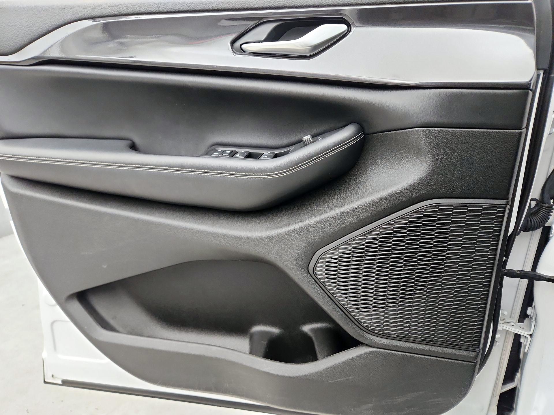 Thumbnail: 2023 Jeep Grand Cherokee - 12