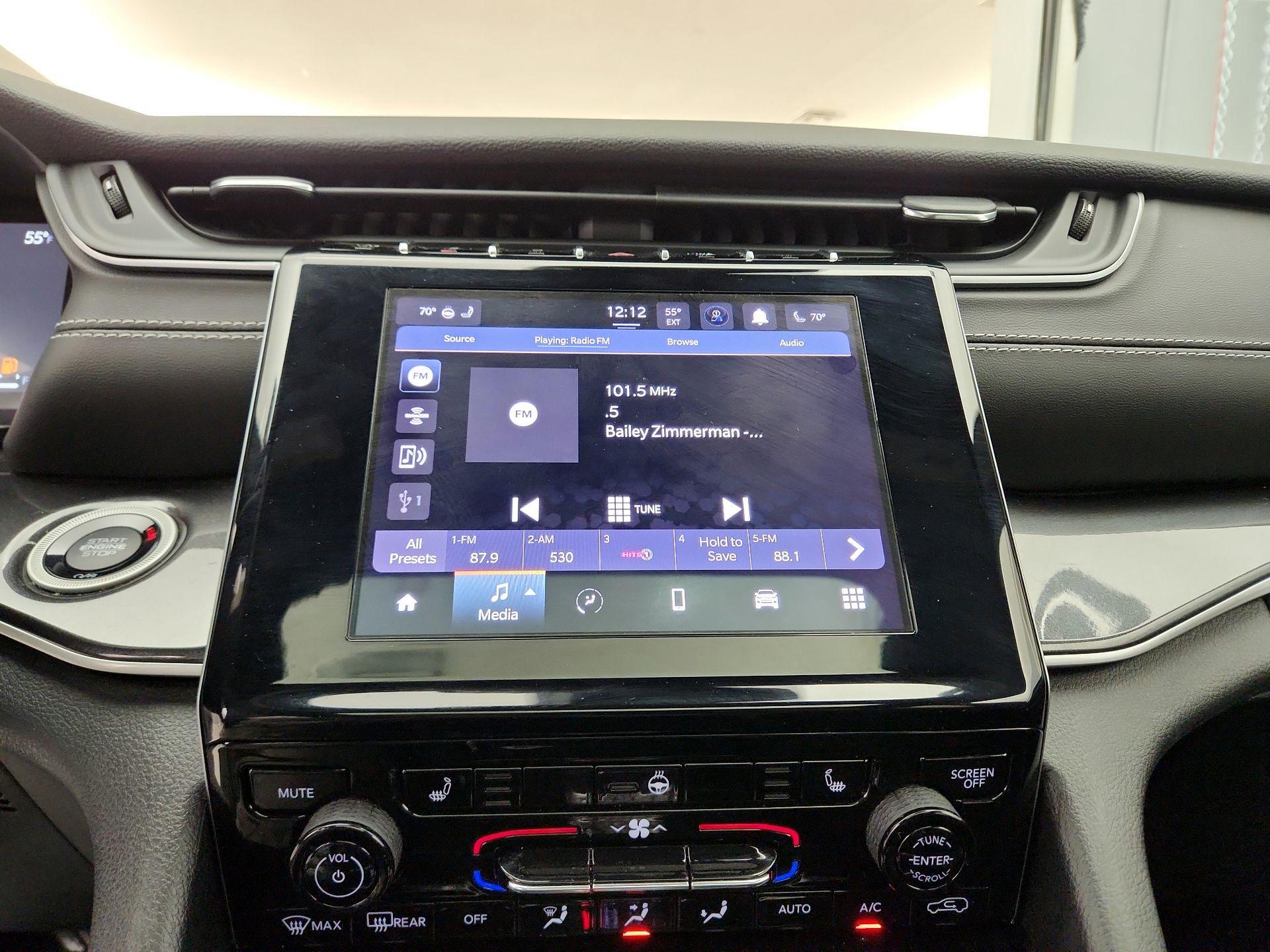 Thumbnail: 2023 Jeep Grand Cherokee - 15