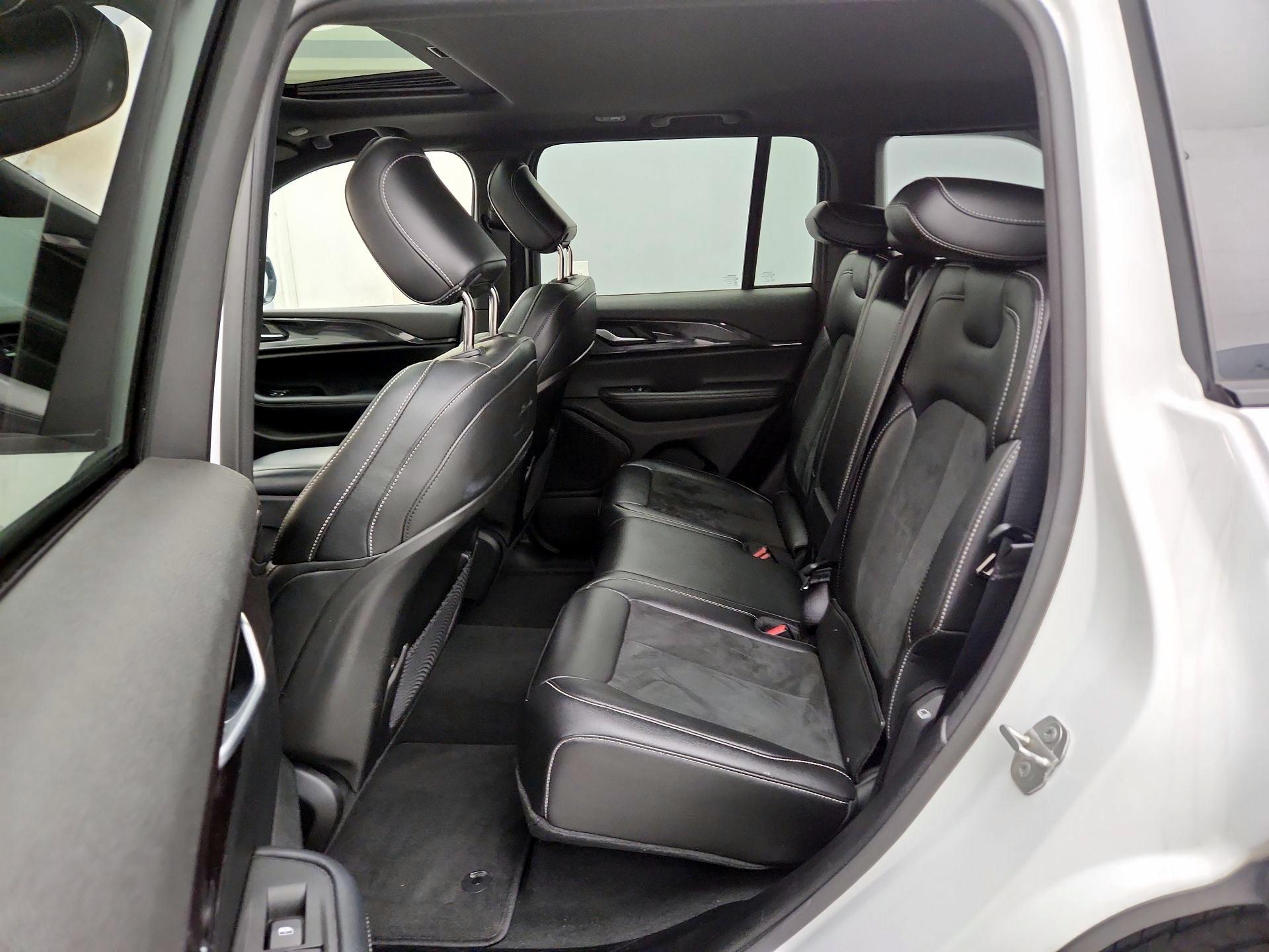 Thumbnail: 2023 Jeep Grand Cherokee - 20