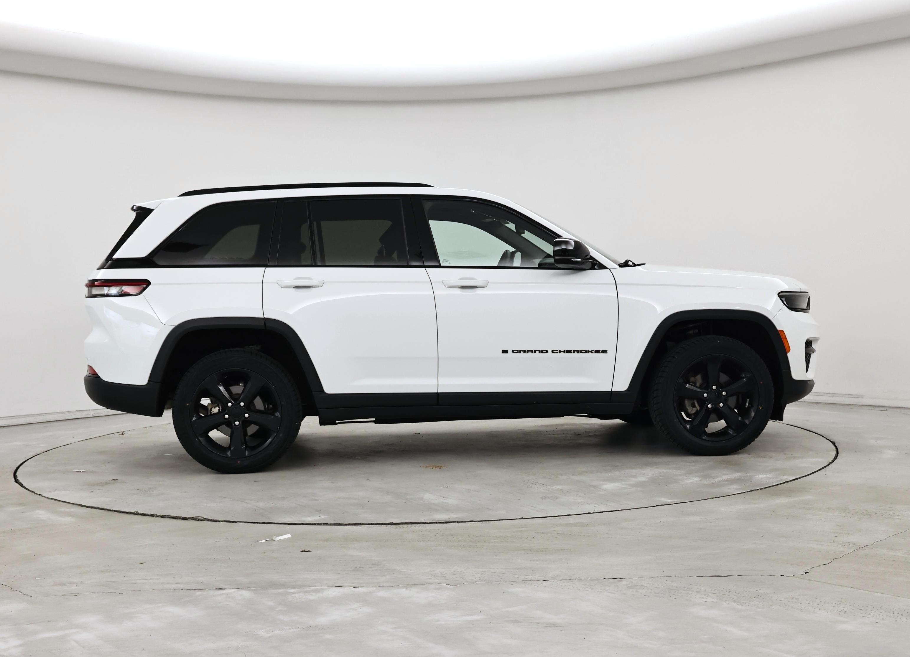 Thumbnail: 2023 Jeep Grand Cherokee - 7
