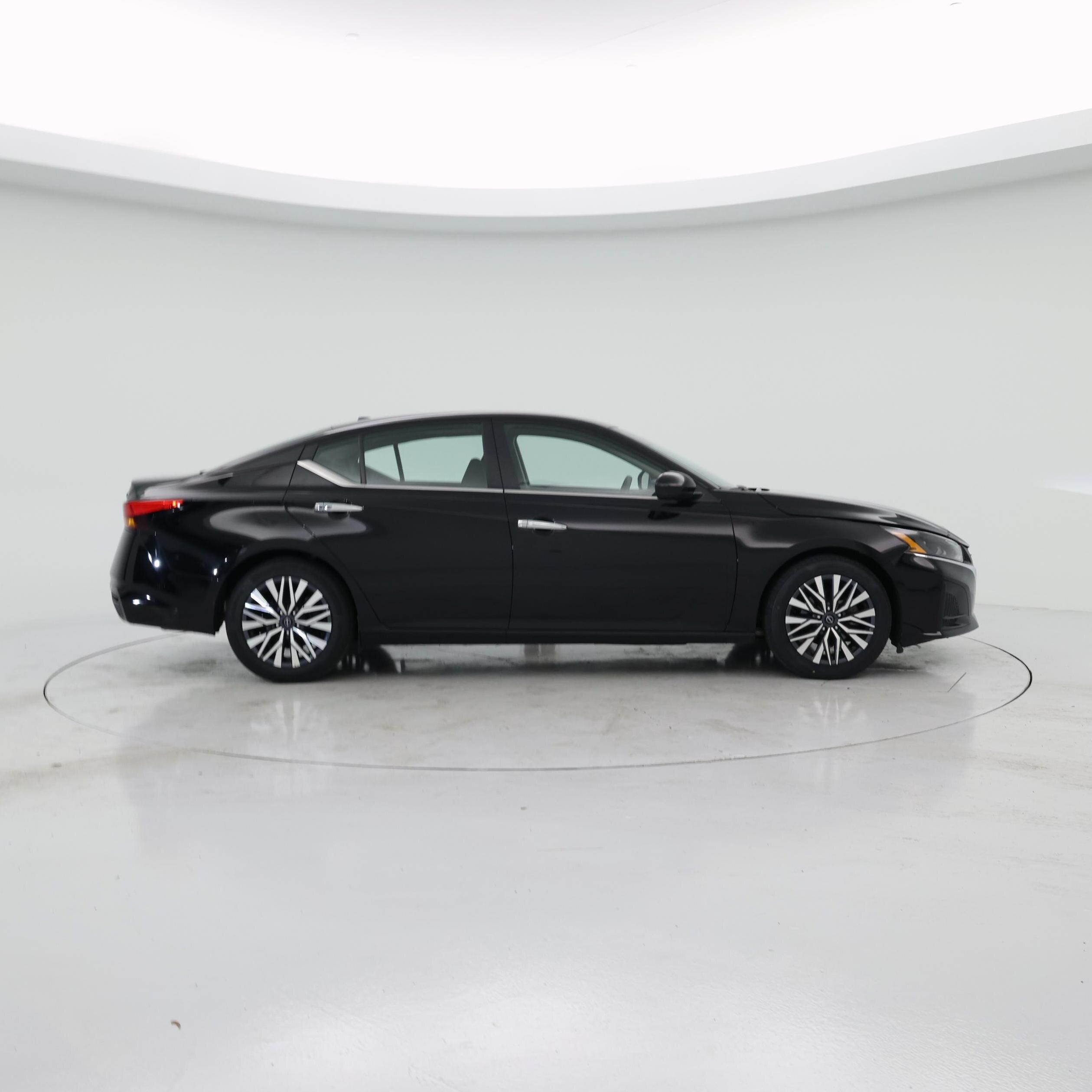 Thumbnail: 2023 Nissan Altima - 7