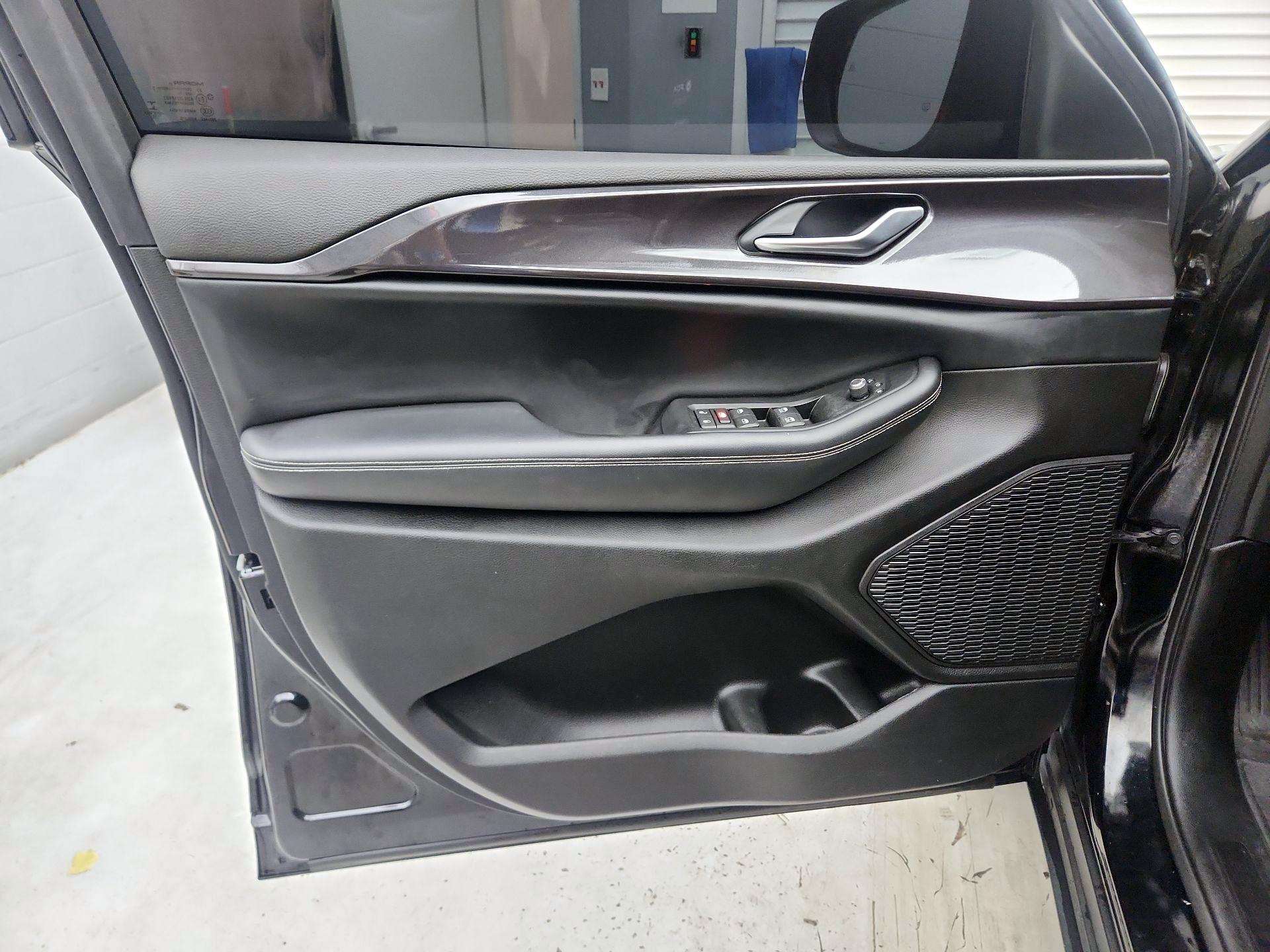 Thumbnail: 2023 Jeep Grand Cherokee - 12