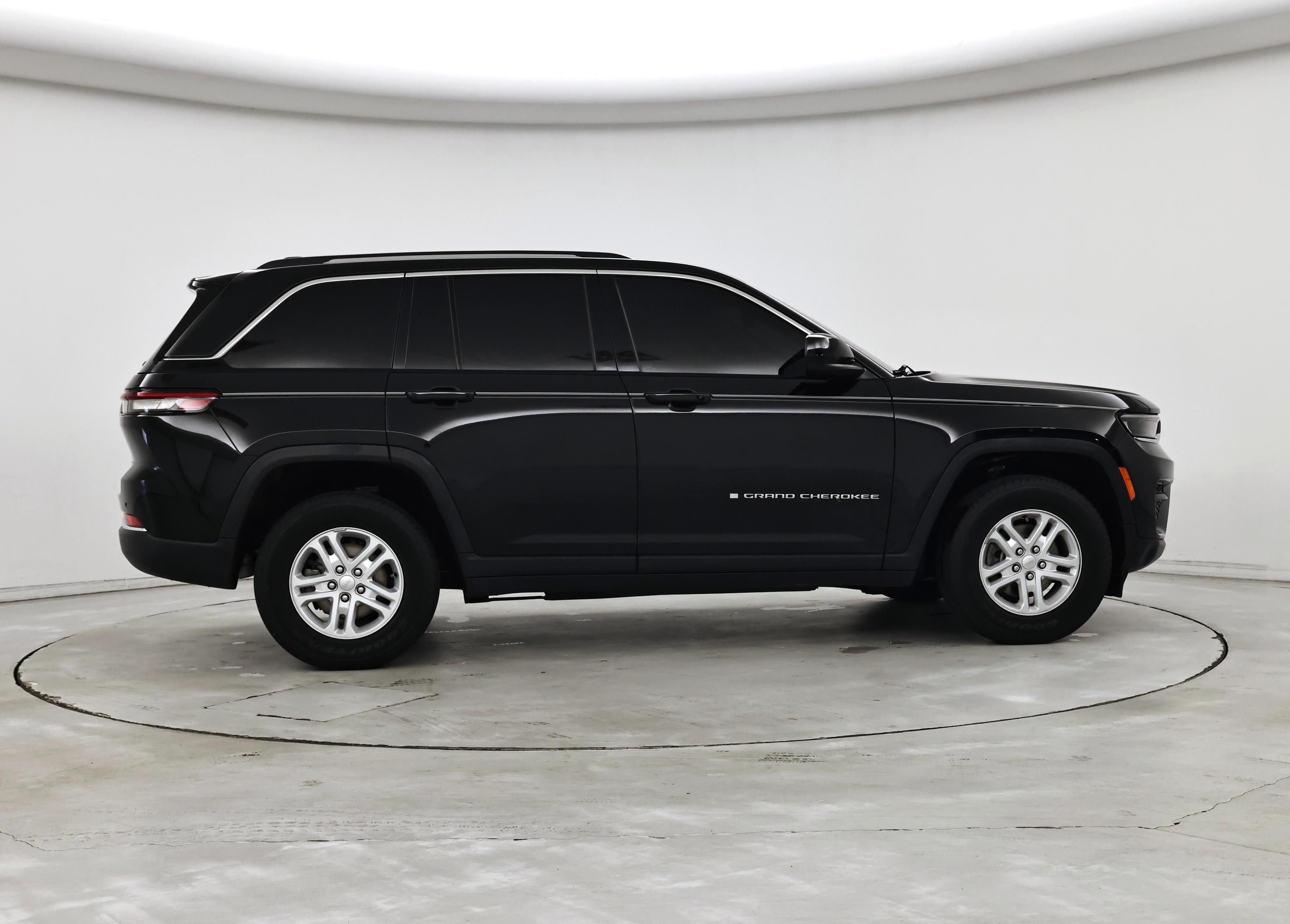 Thumbnail: 2023 Jeep Grand Cherokee - 7