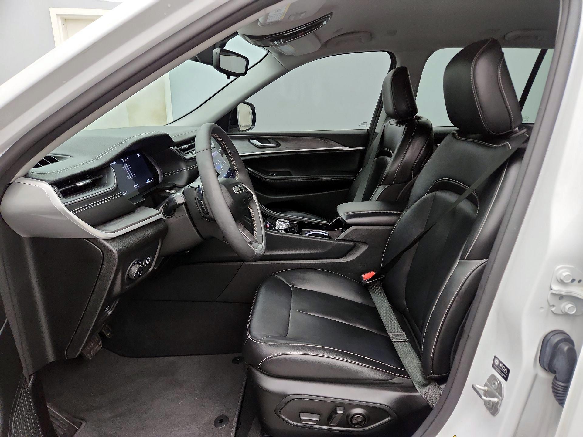 Thumbnail: 2023 Jeep Grand Cherokee - 11