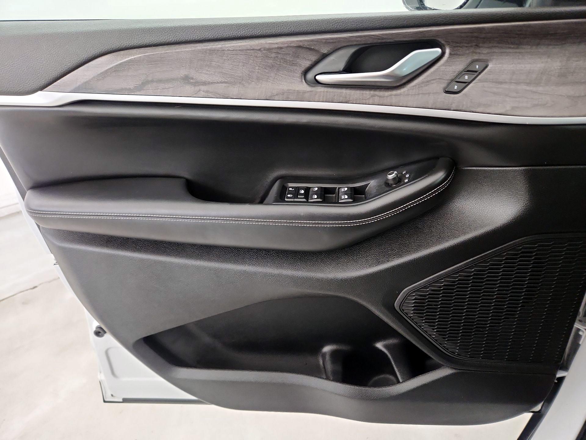 Thumbnail: 2023 Jeep Grand Cherokee - 12