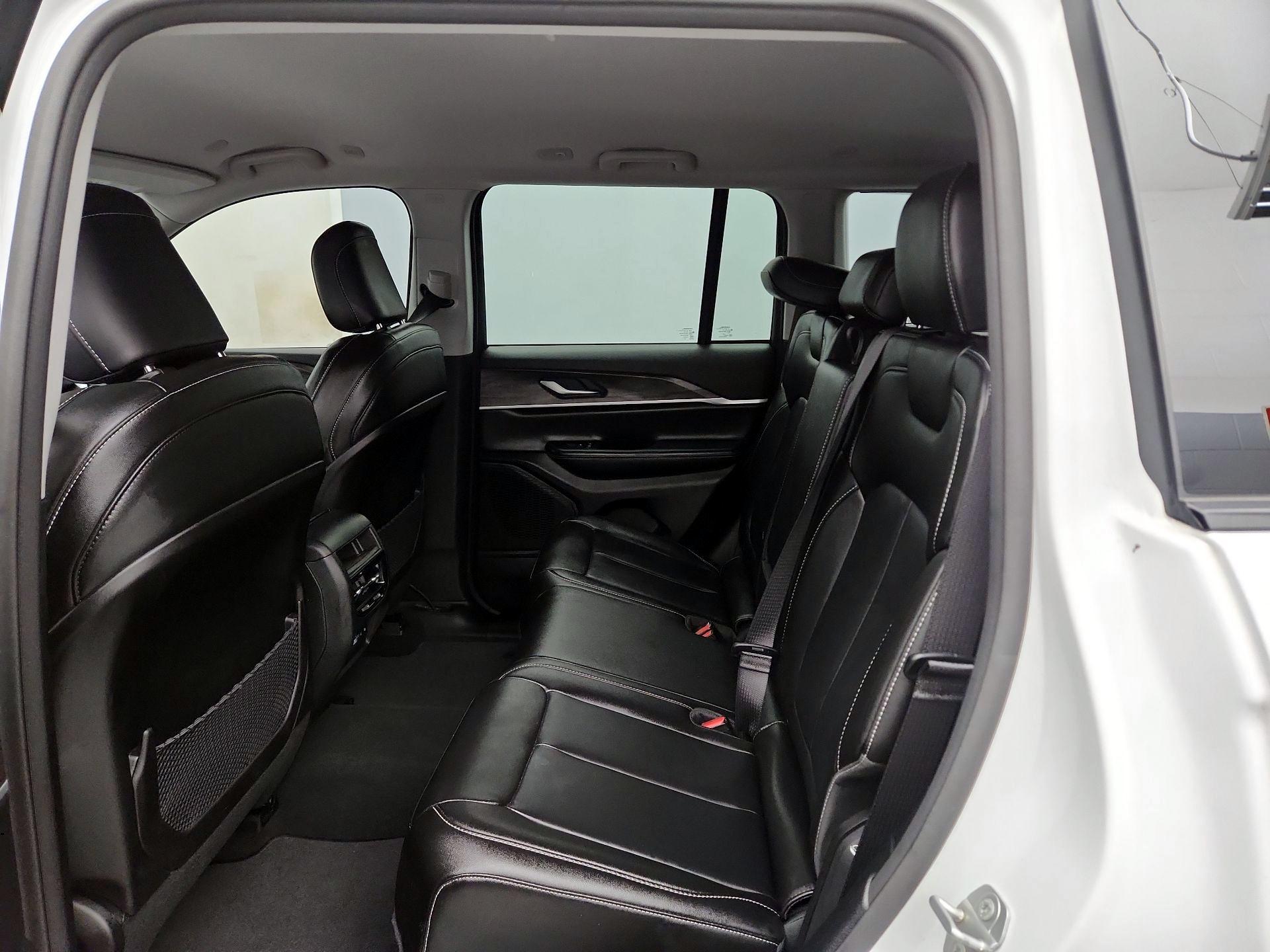 Thumbnail: 2023 Jeep Grand Cherokee - 20