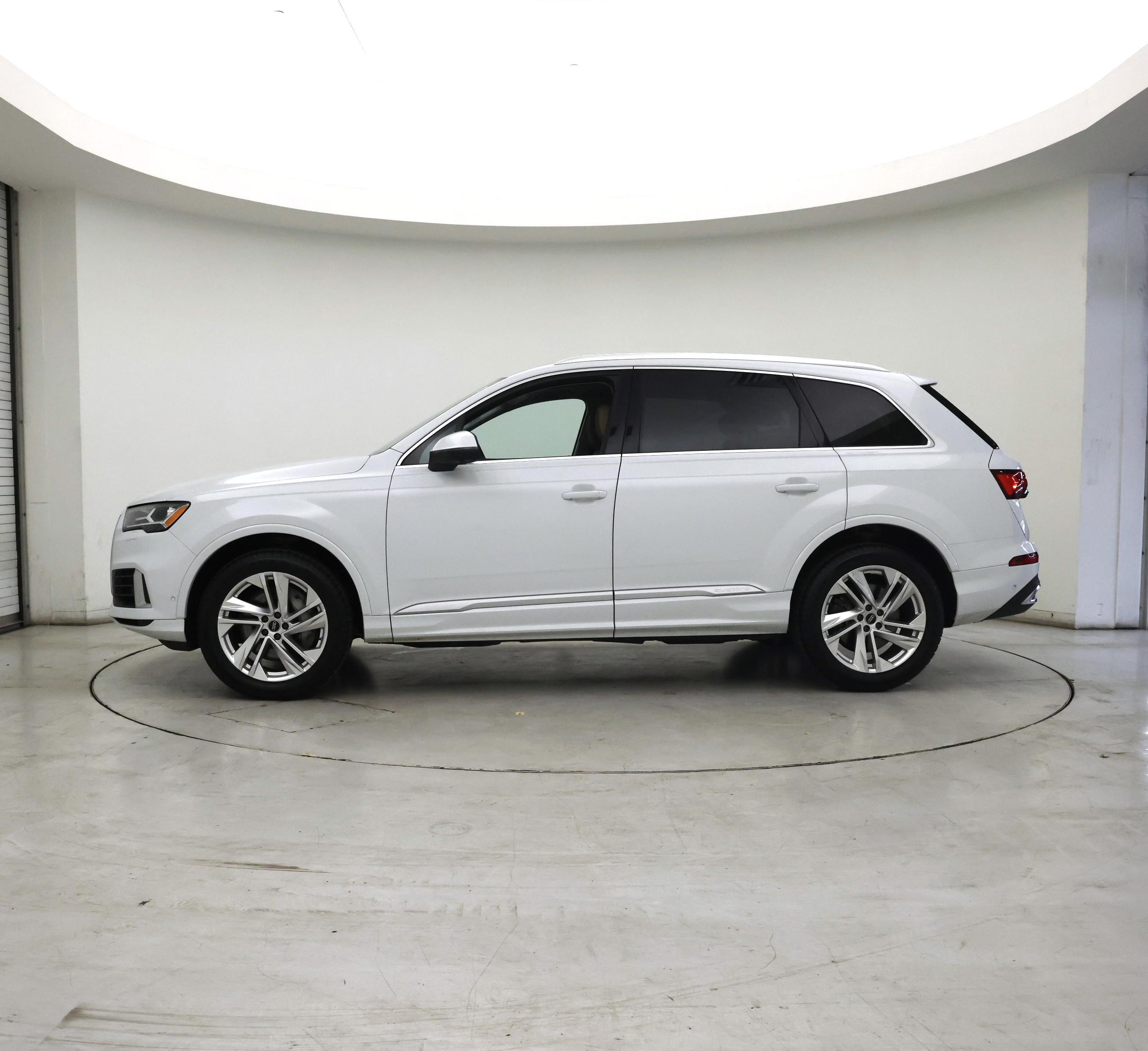 Thumbnail: 2022 Audi Q7 - 3