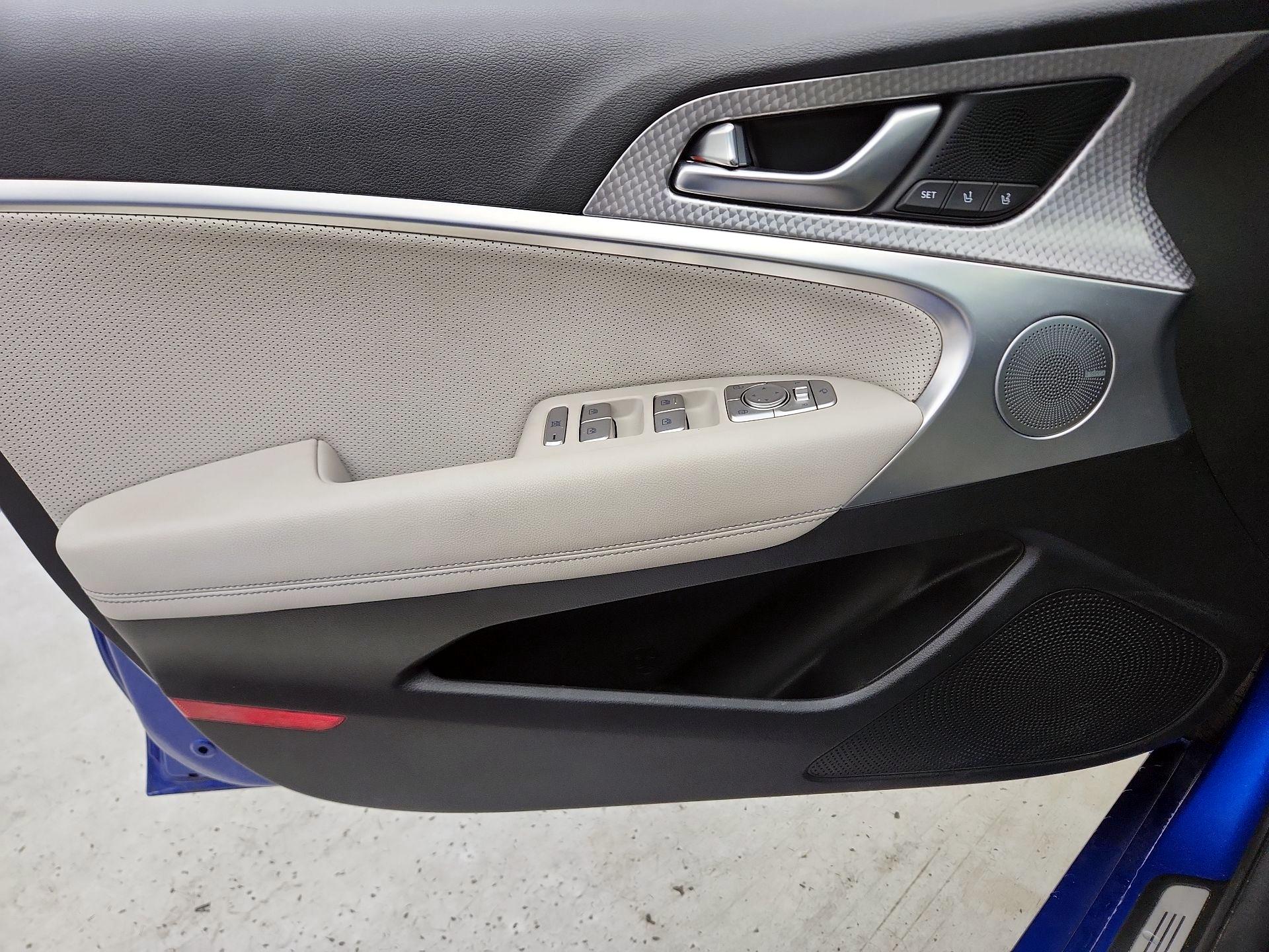Thumbnail: 2023 Genesis G70 - 12