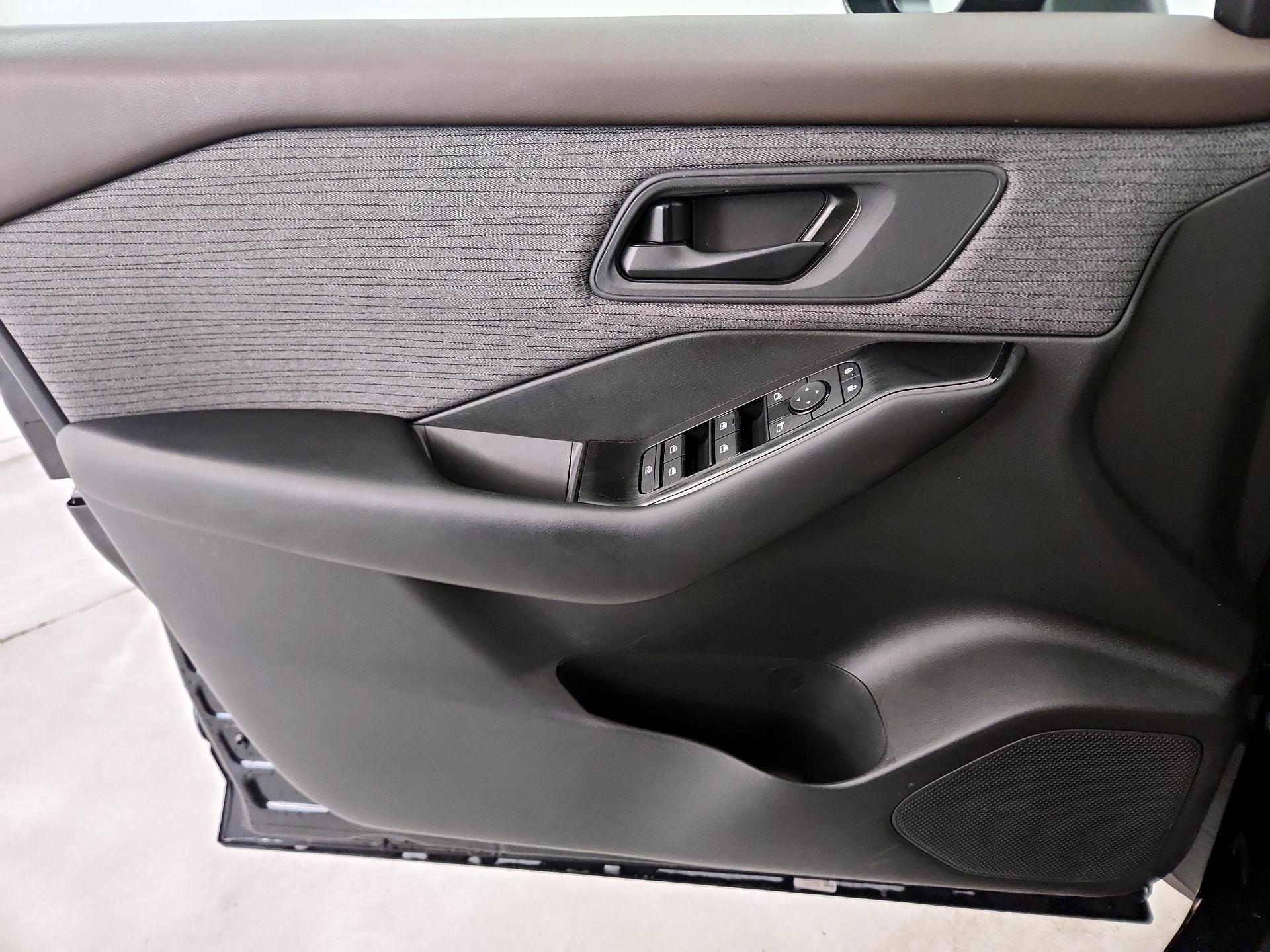 Thumbnail: 2023 Nissan Rogue - 12