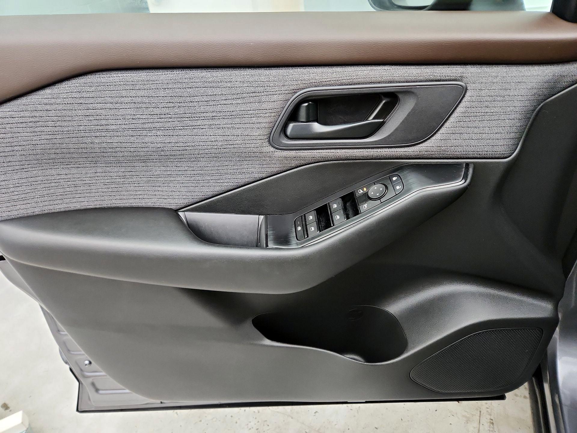 Thumbnail: 2023 Nissan Rogue - 12