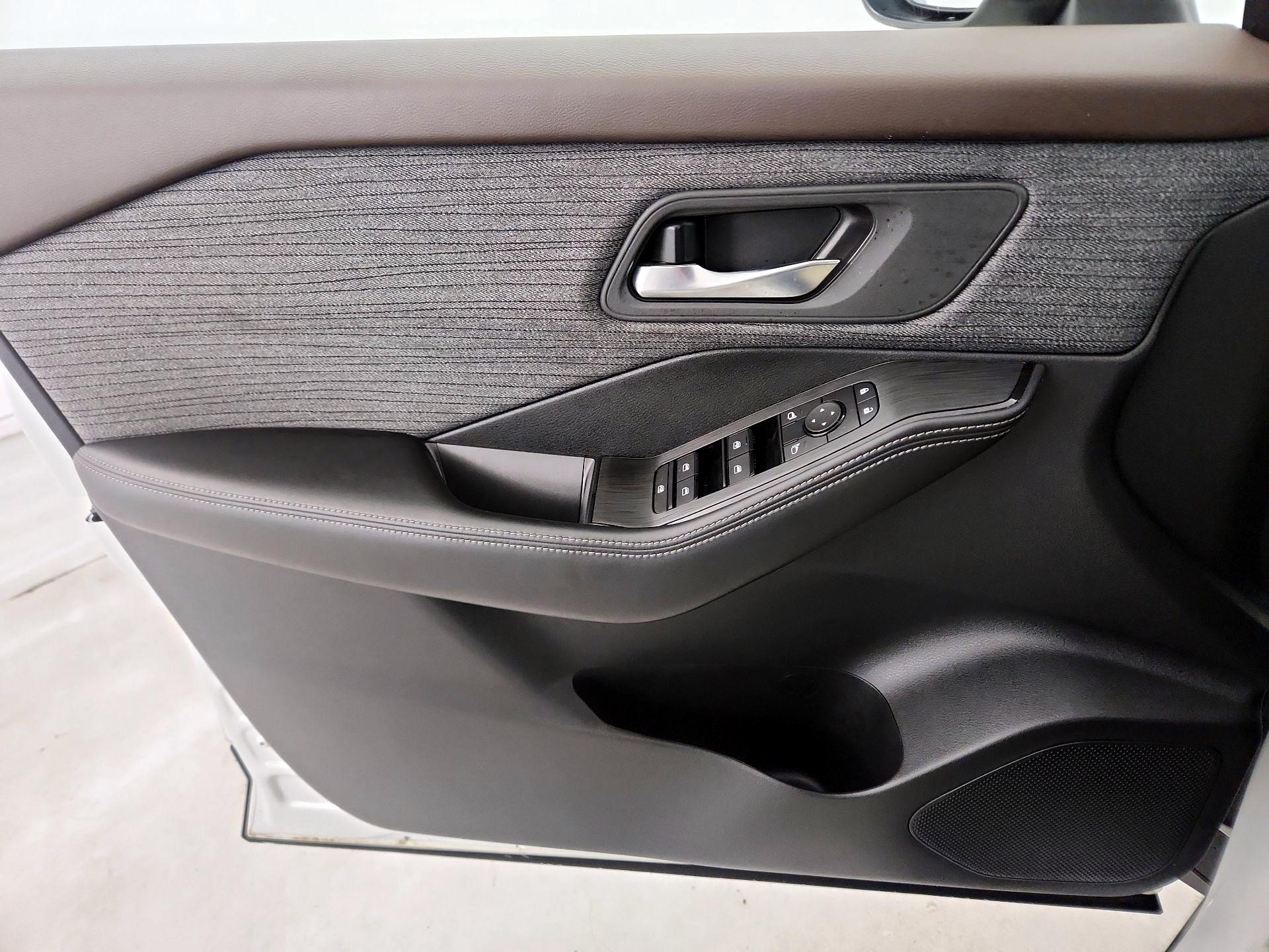 Thumbnail: 2023 Nissan Rogue - 12