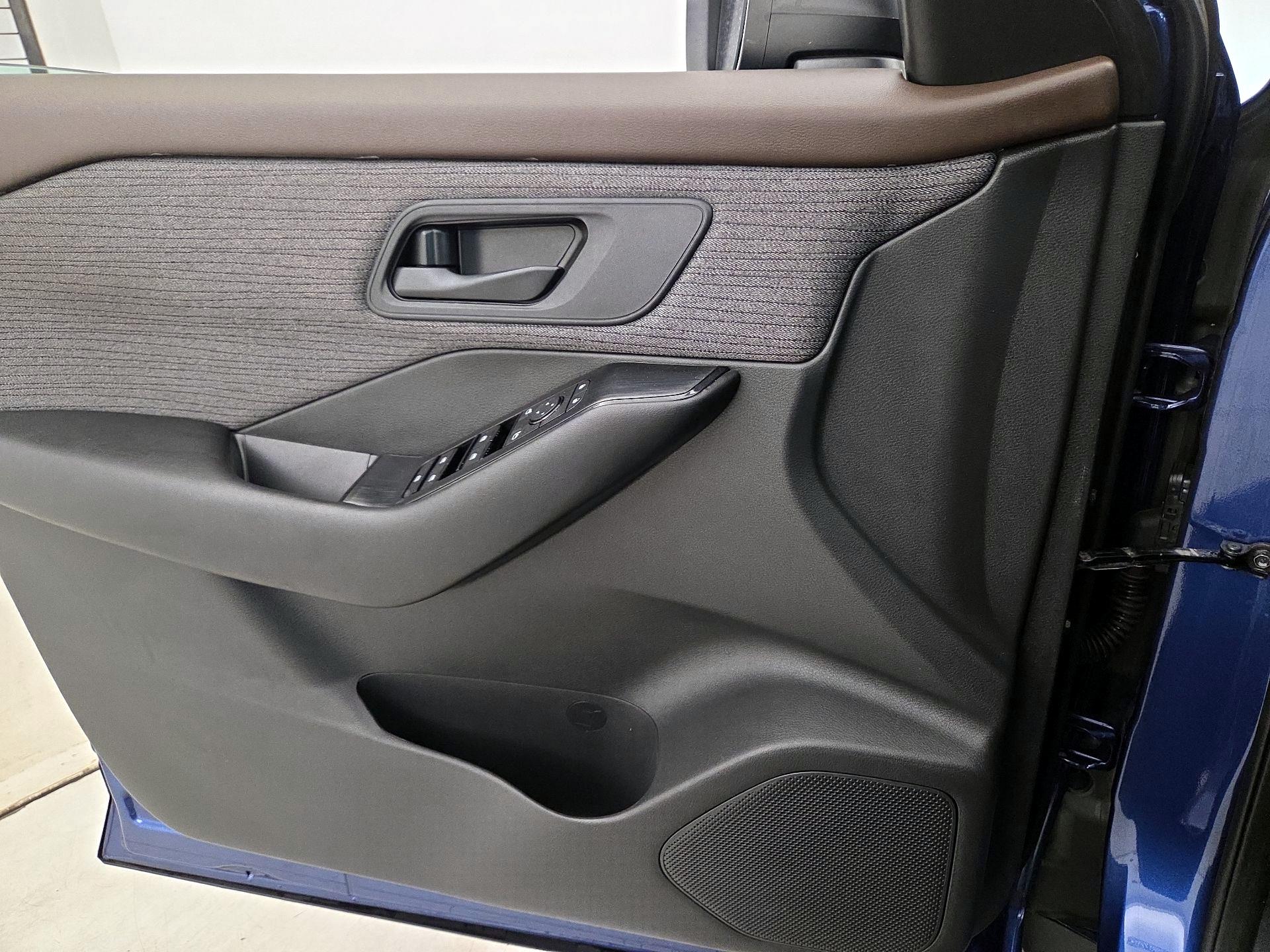 Thumbnail: 2023 Nissan Rogue - 12