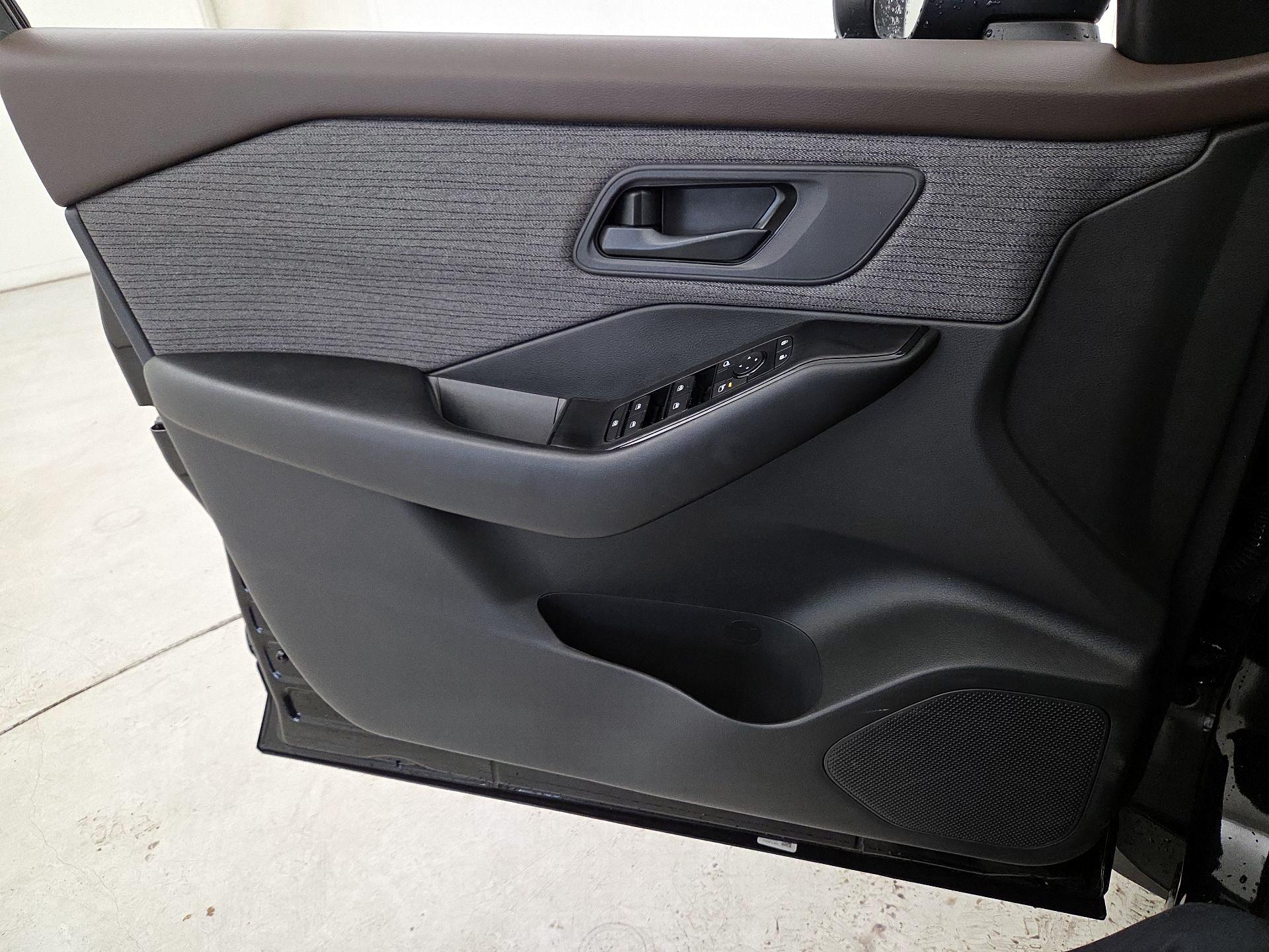 Thumbnail: 2023 Nissan Rogue - 12