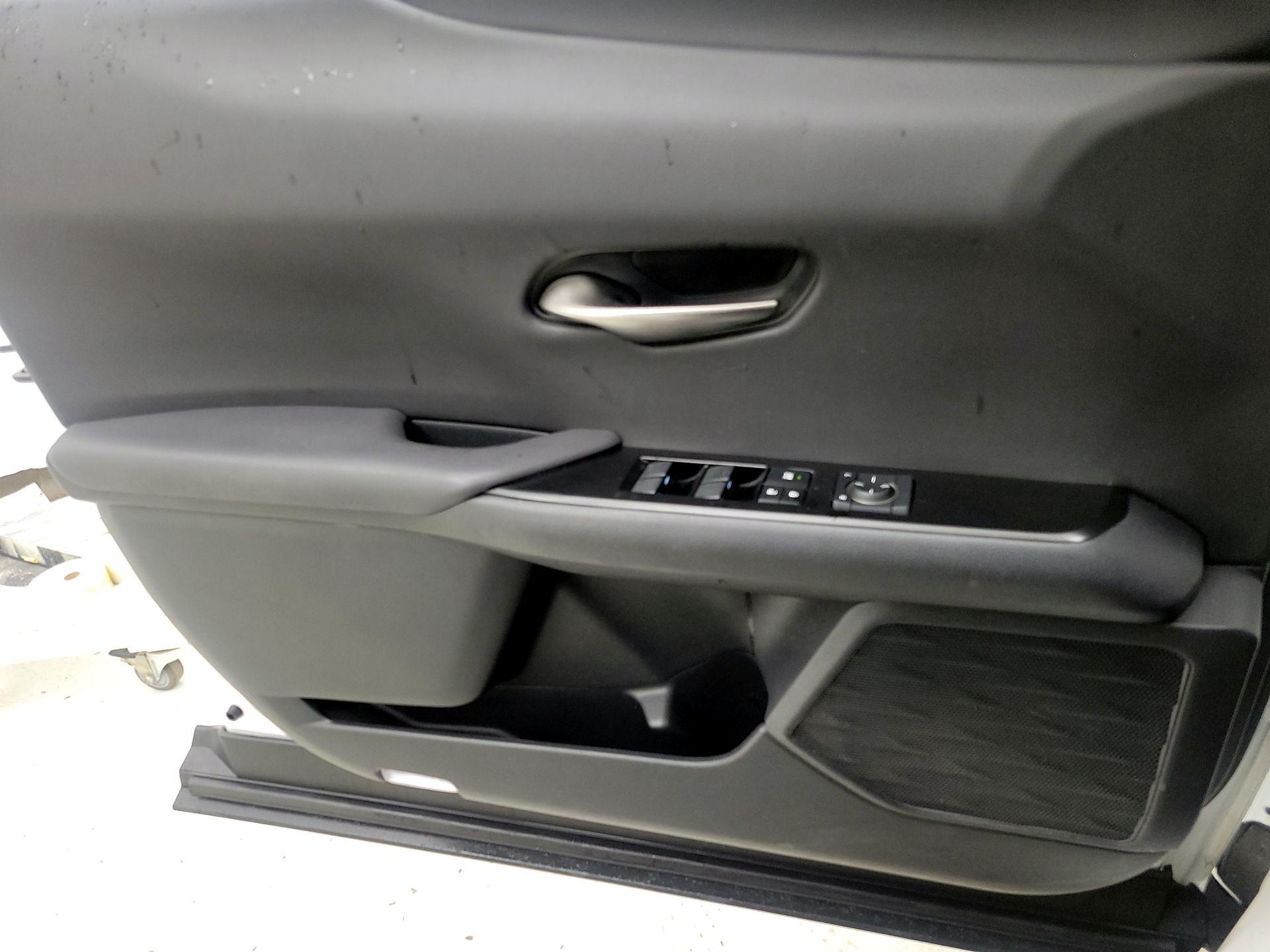 Thumbnail: 2021 Lexus UX - 12