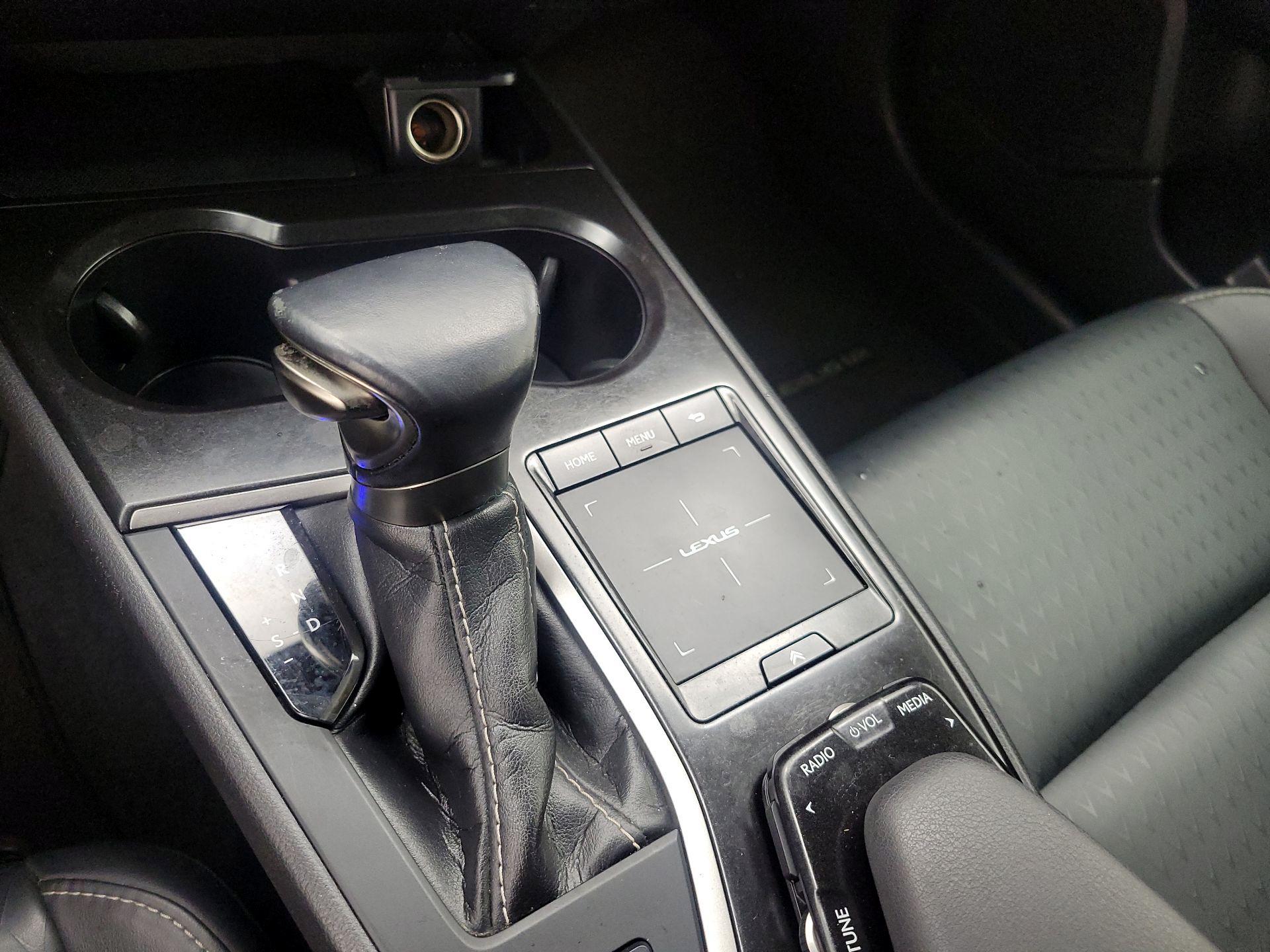 Thumbnail: 2021 Lexus UX - 17