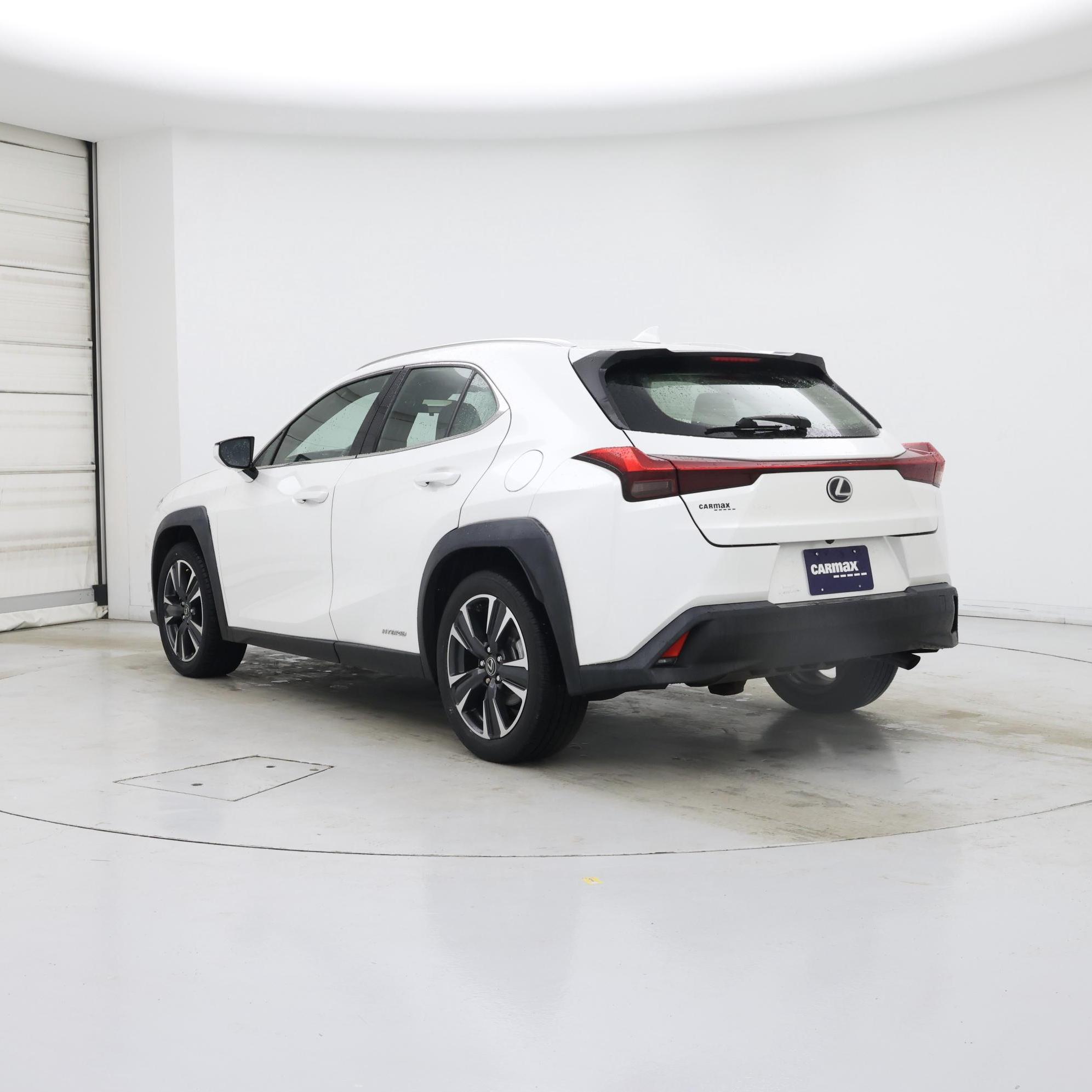 Thumbnail: 2021 Lexus UX - 2