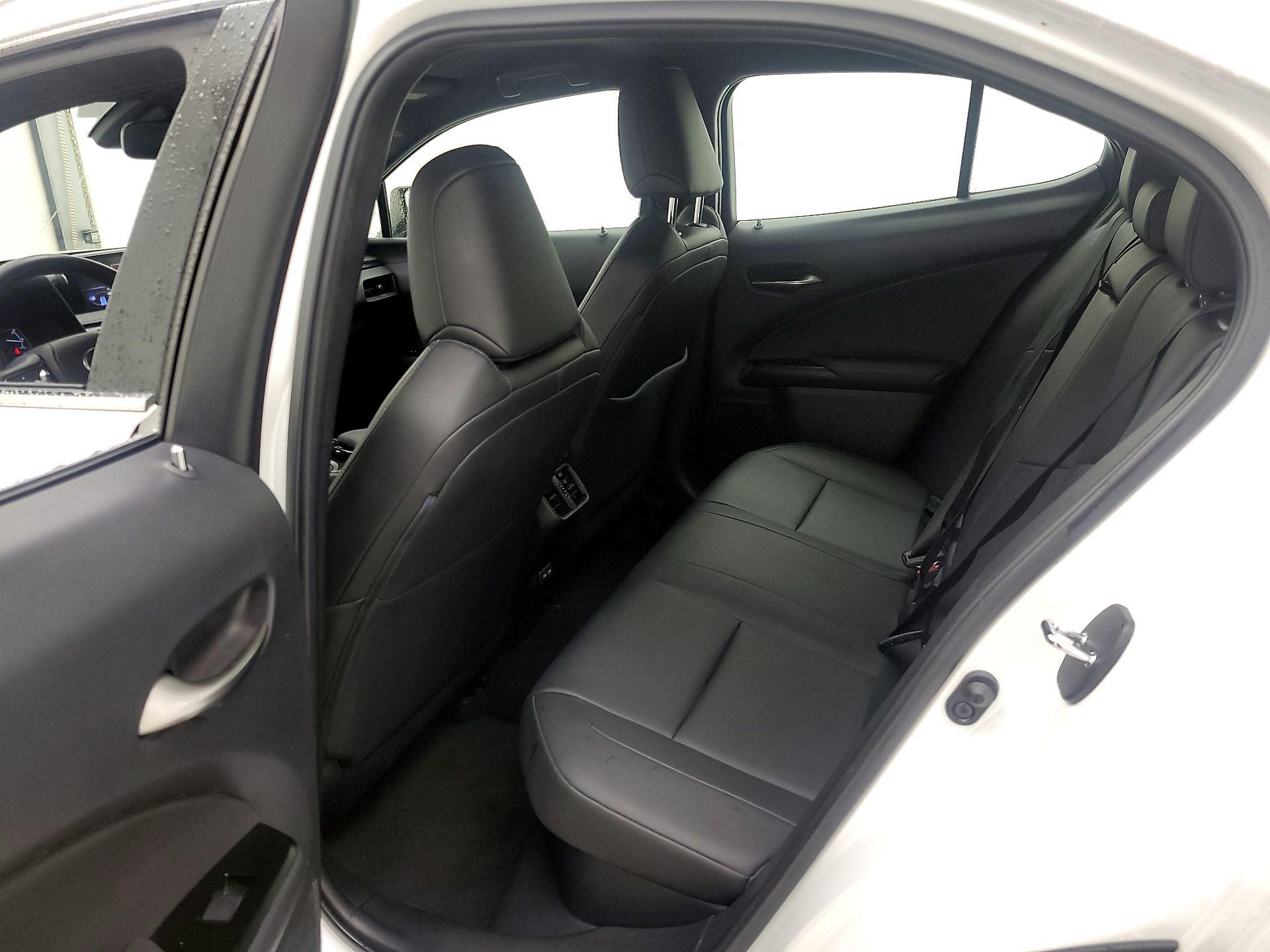 Thumbnail: 2021 Lexus UX - 19