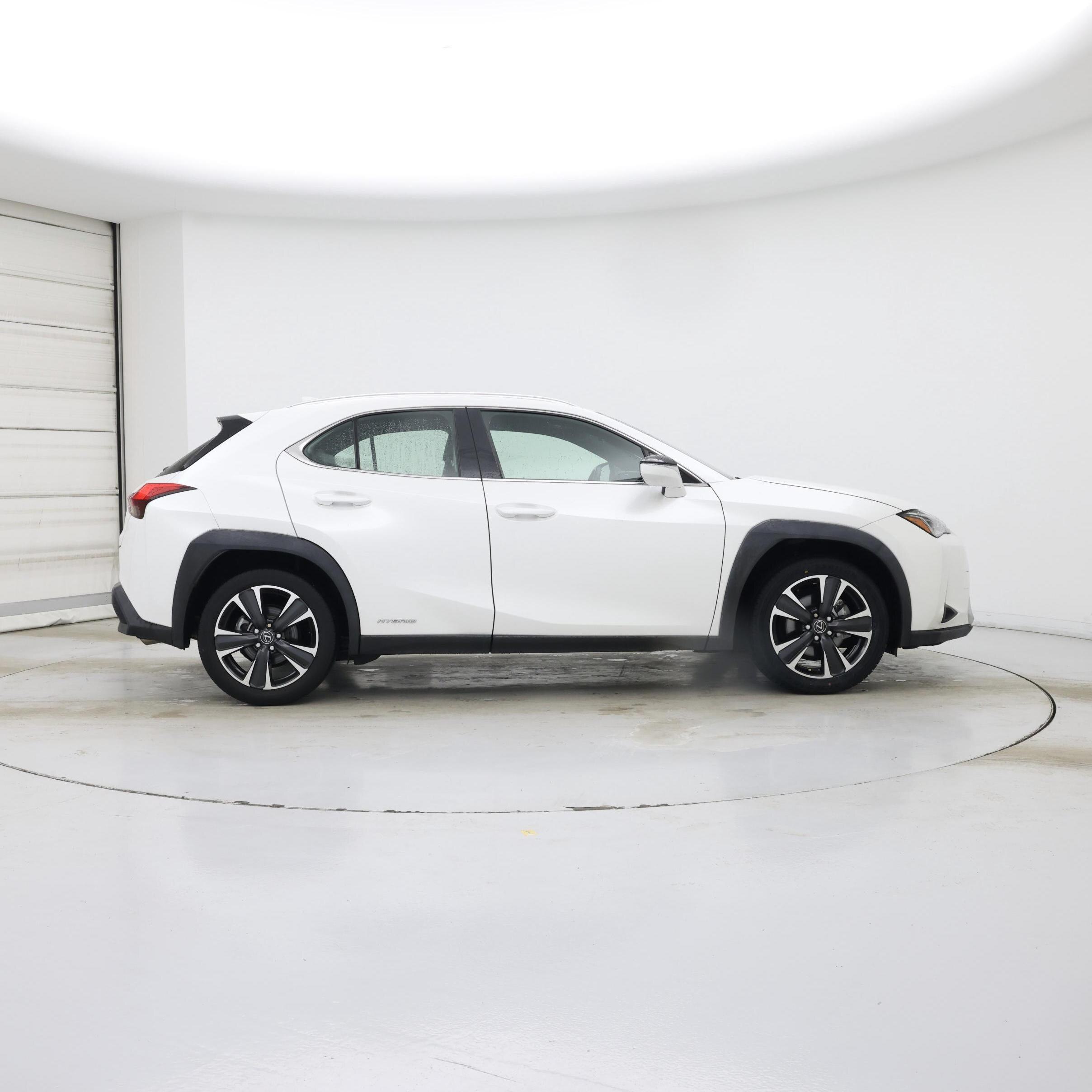 Thumbnail: 2021 Lexus UX - 7