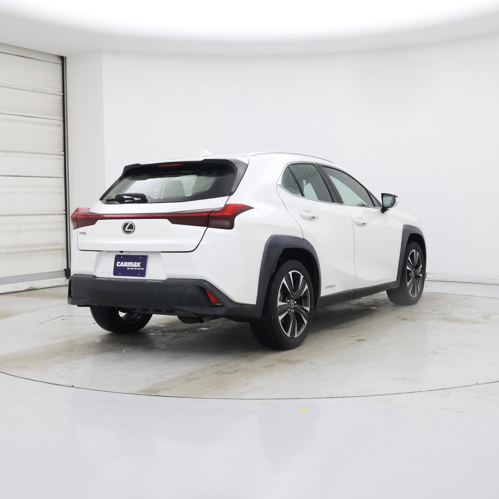 Thumbnail: 2021 Lexus UX - 8