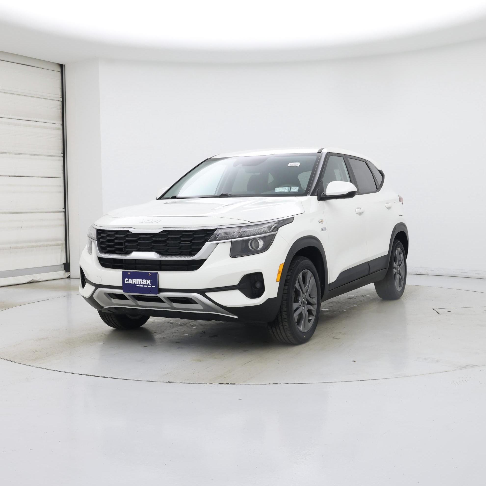 Thumbnail: 2023 Kia Seltos - 4