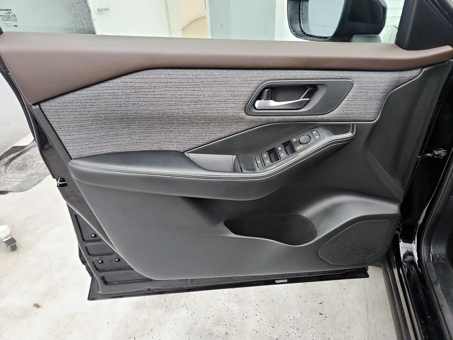 Thumbnail: 2023 Nissan Rogue - 12