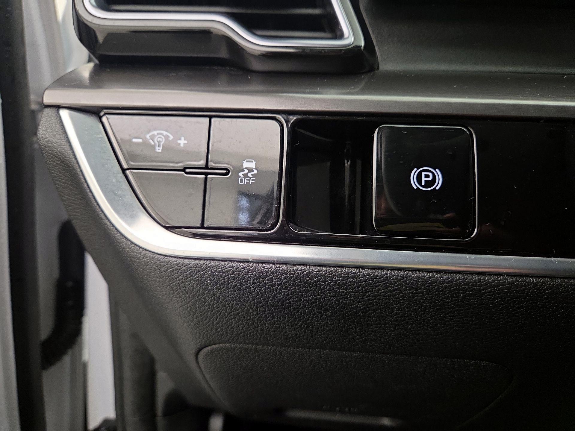 Thumbnail: 2023 Kia Sportage - 13