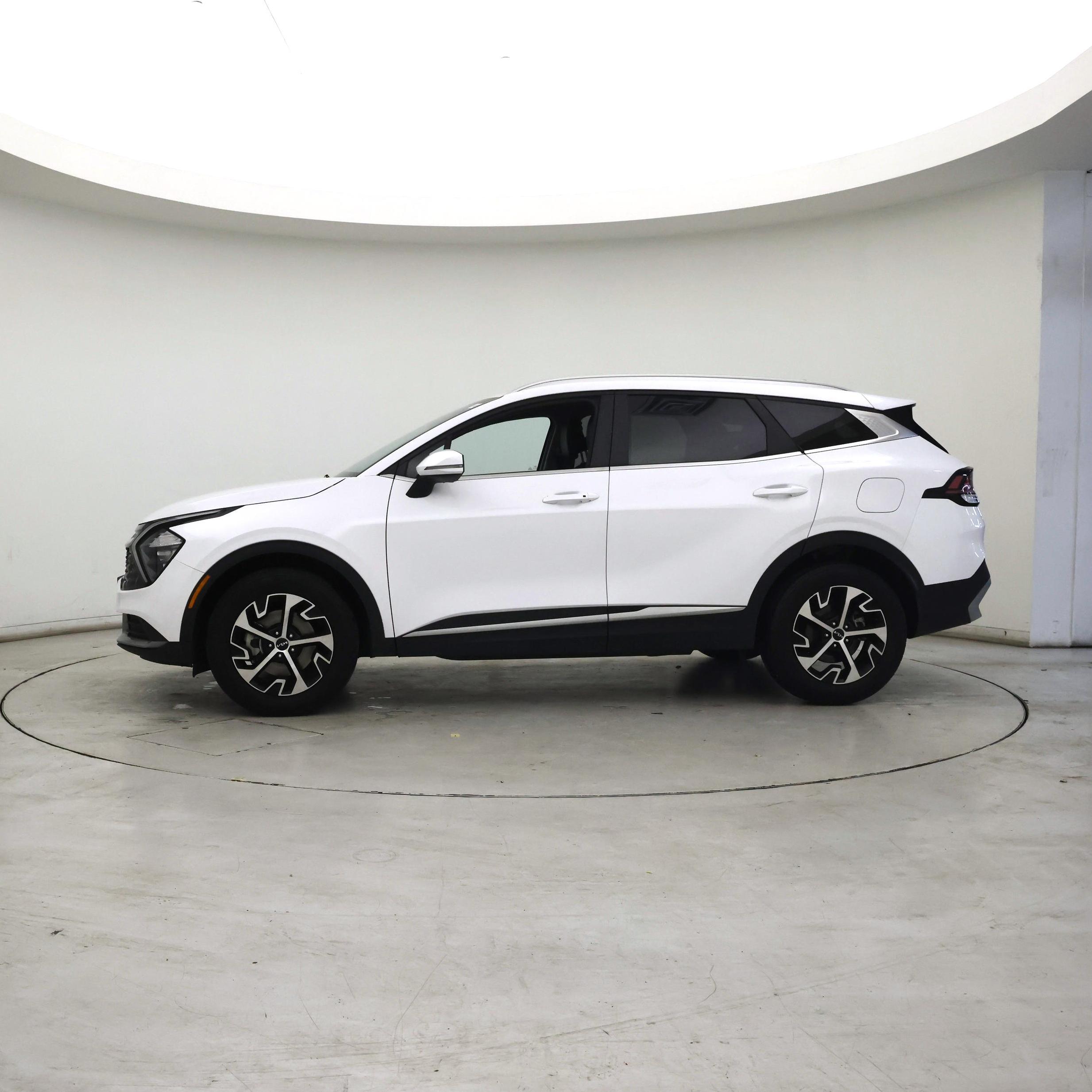 Thumbnail: 2023 Kia Sportage - 3