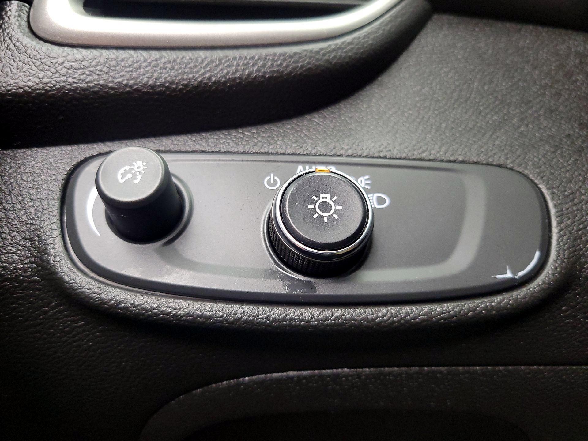 Thumbnail: 2020 Chevrolet Trax - 13