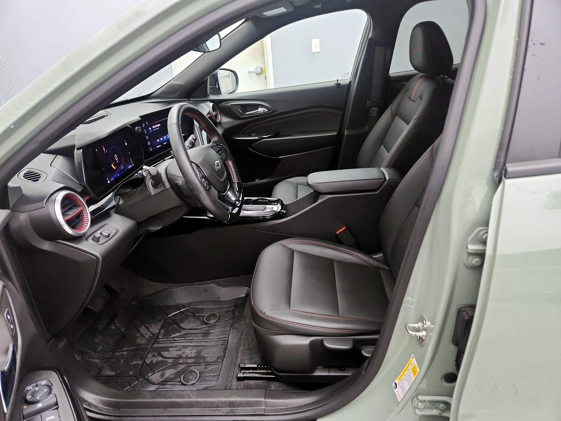 Thumbnail: 2024 Chevrolet Trax - 11